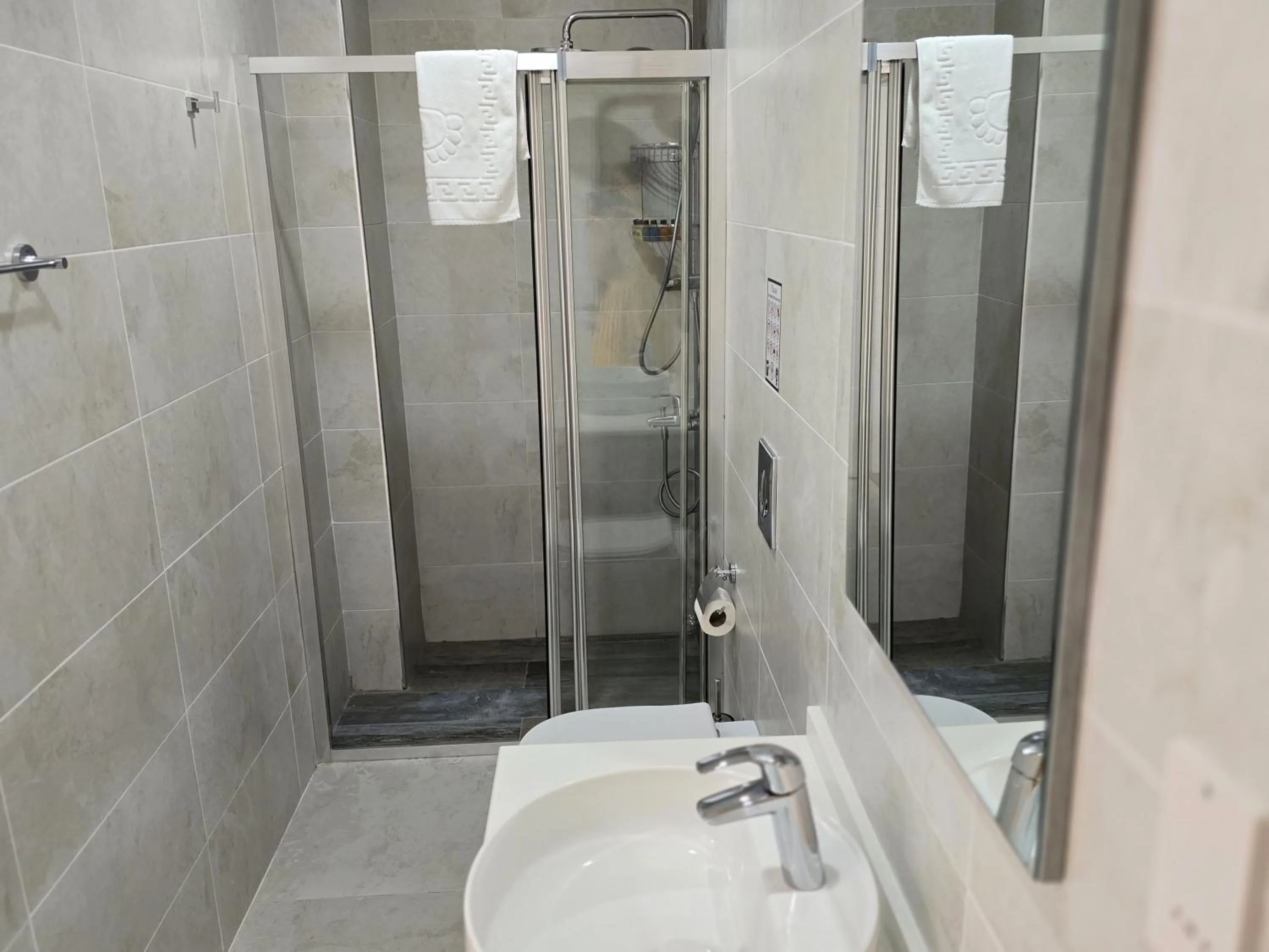 Shower in Nurel Shark Residence