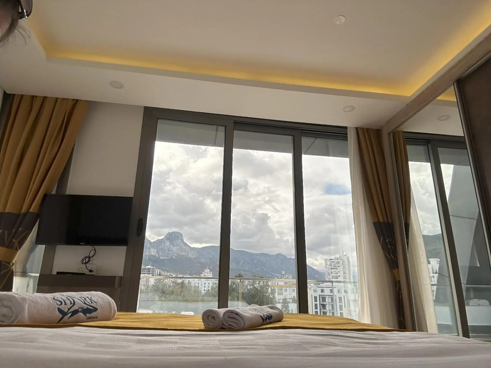 Bed in Nurel Shark Residence