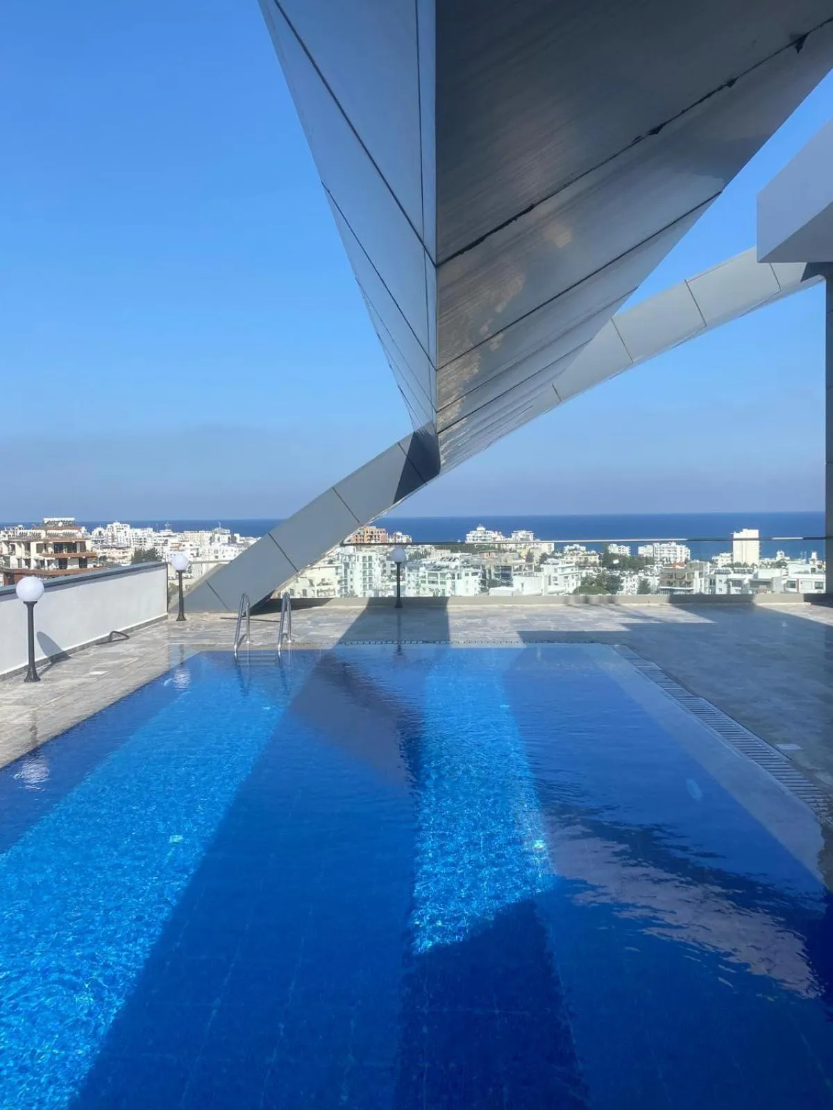 Day in Nurel Shark Residence