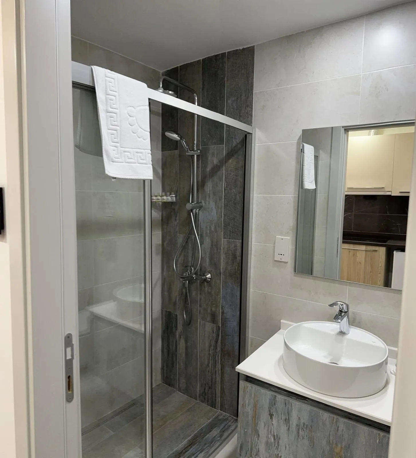 Shower in Nurel Shark Residence