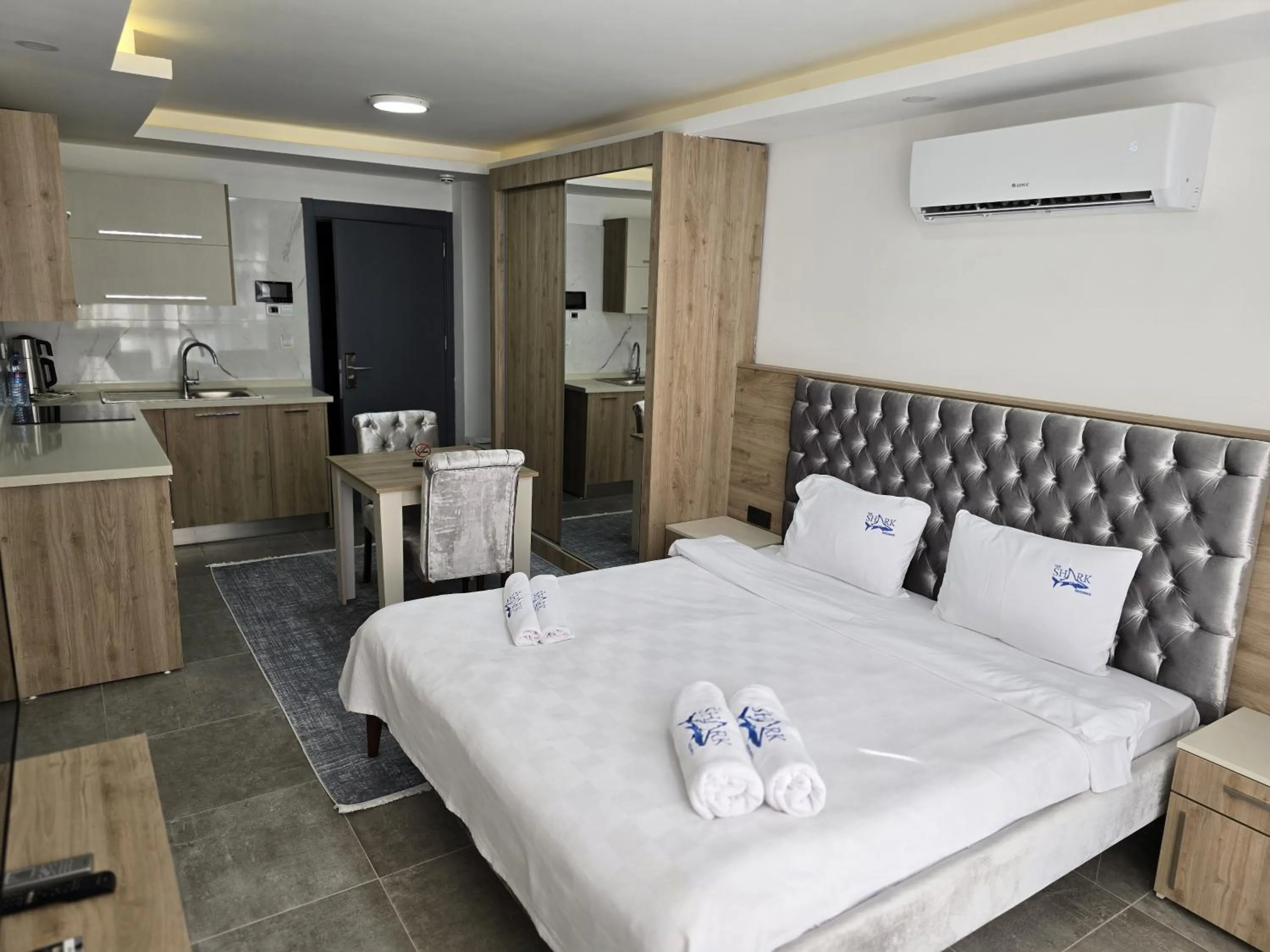 Bed in Nurel Shark Residence