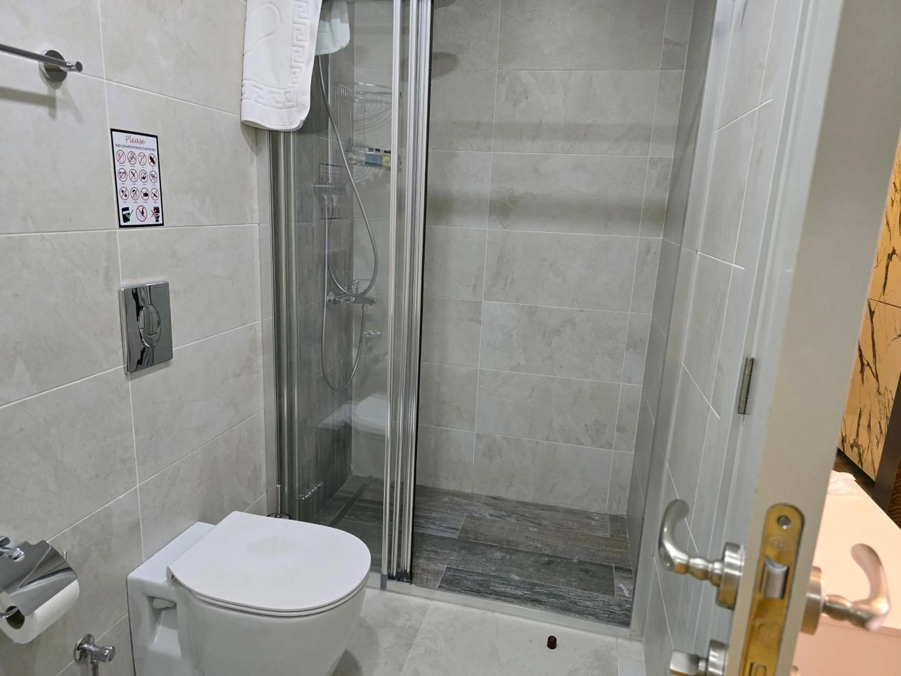 Shower in Nurel Shark Residence
