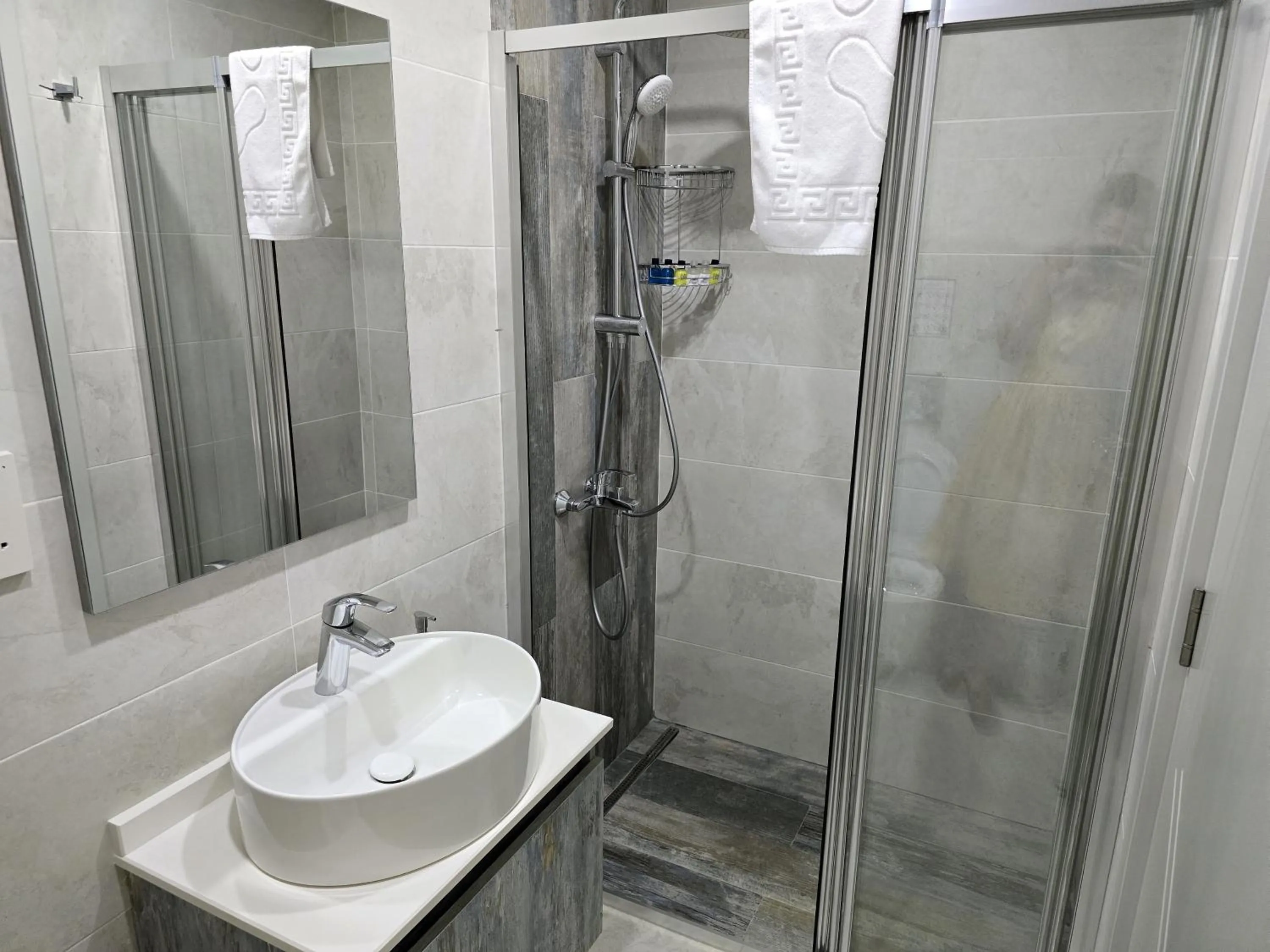 Shower in Nurel Shark Residence