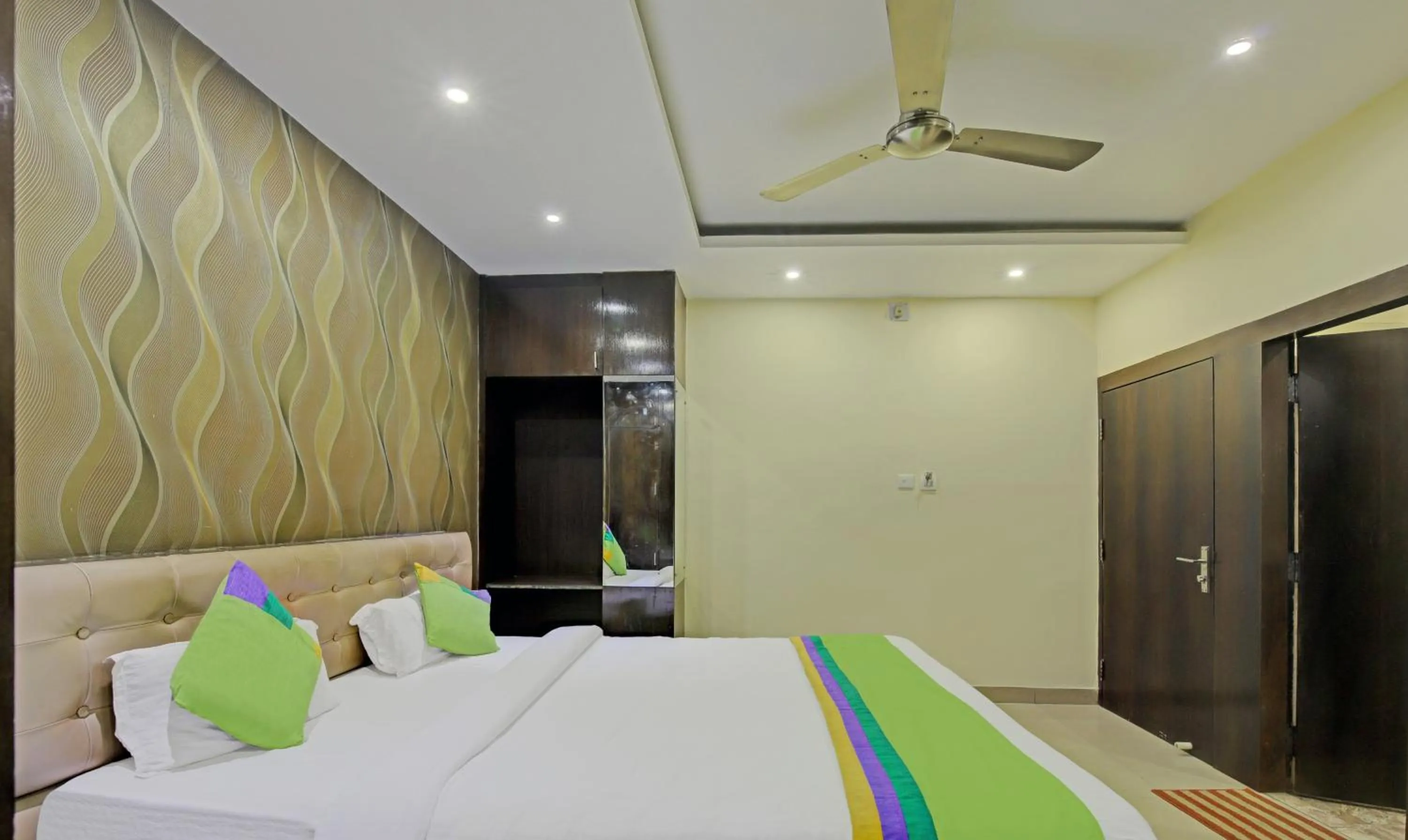 Bedroom, Bed in Treebo Archie Regency
