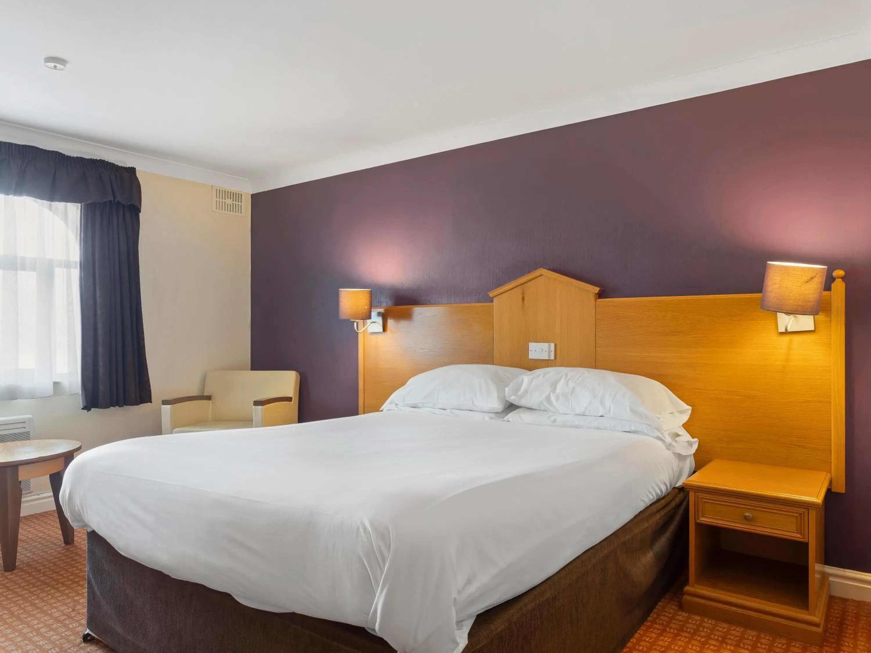 Bed in Everglades Hotel Warrington West