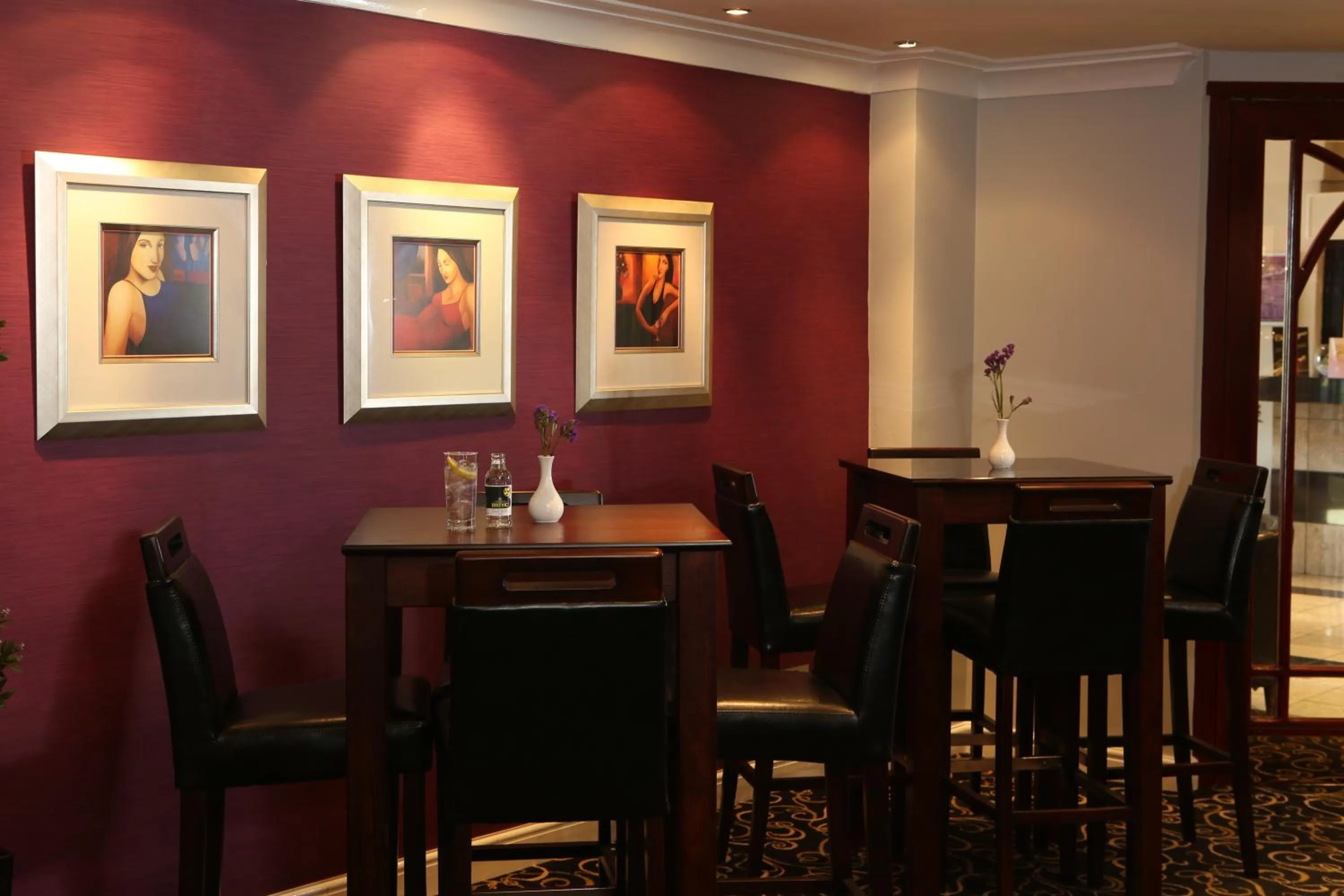 Restaurant/places to eat in Everglades Hotel Warrington West
