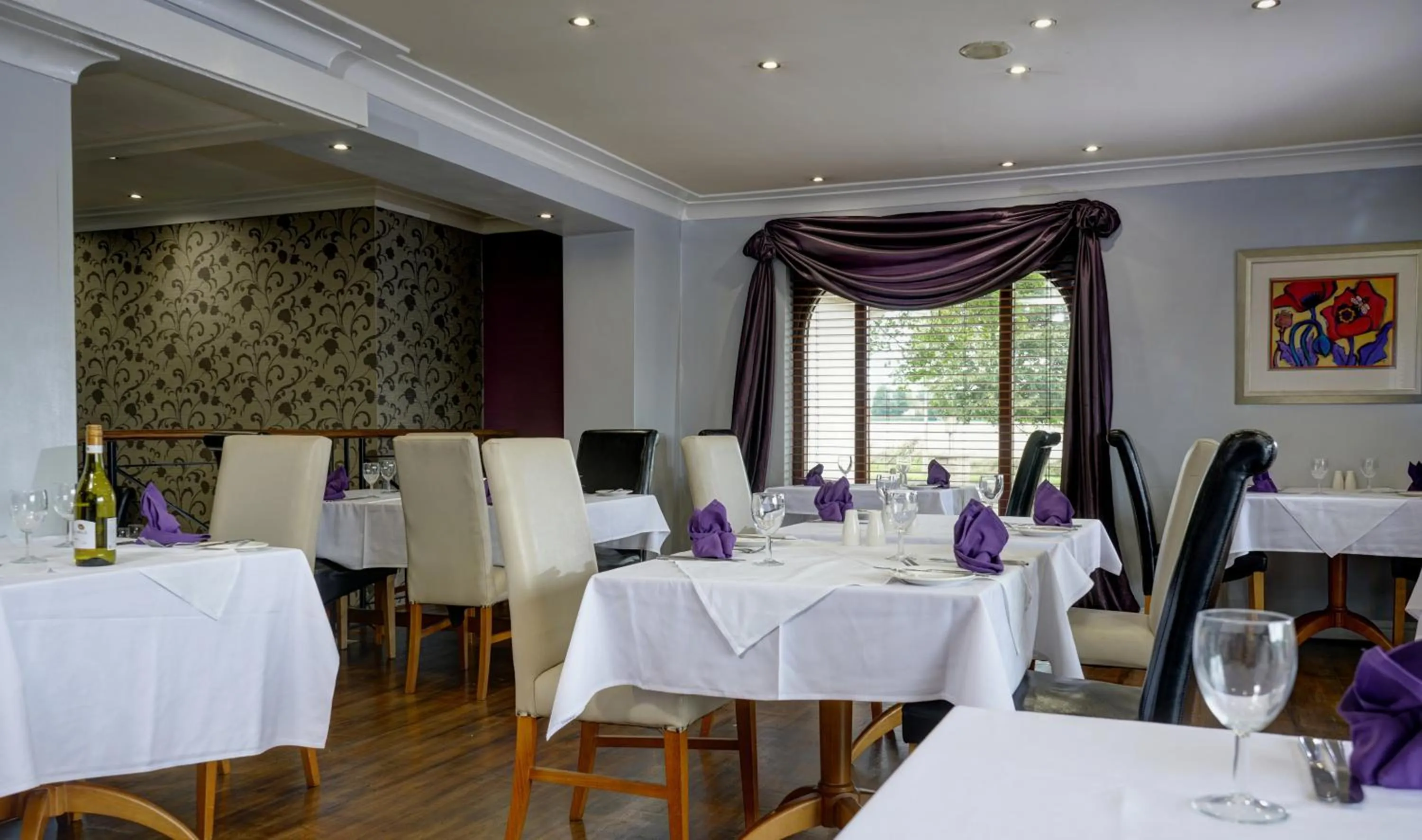 Restaurant/places to eat in Everglades Hotel Warrington West