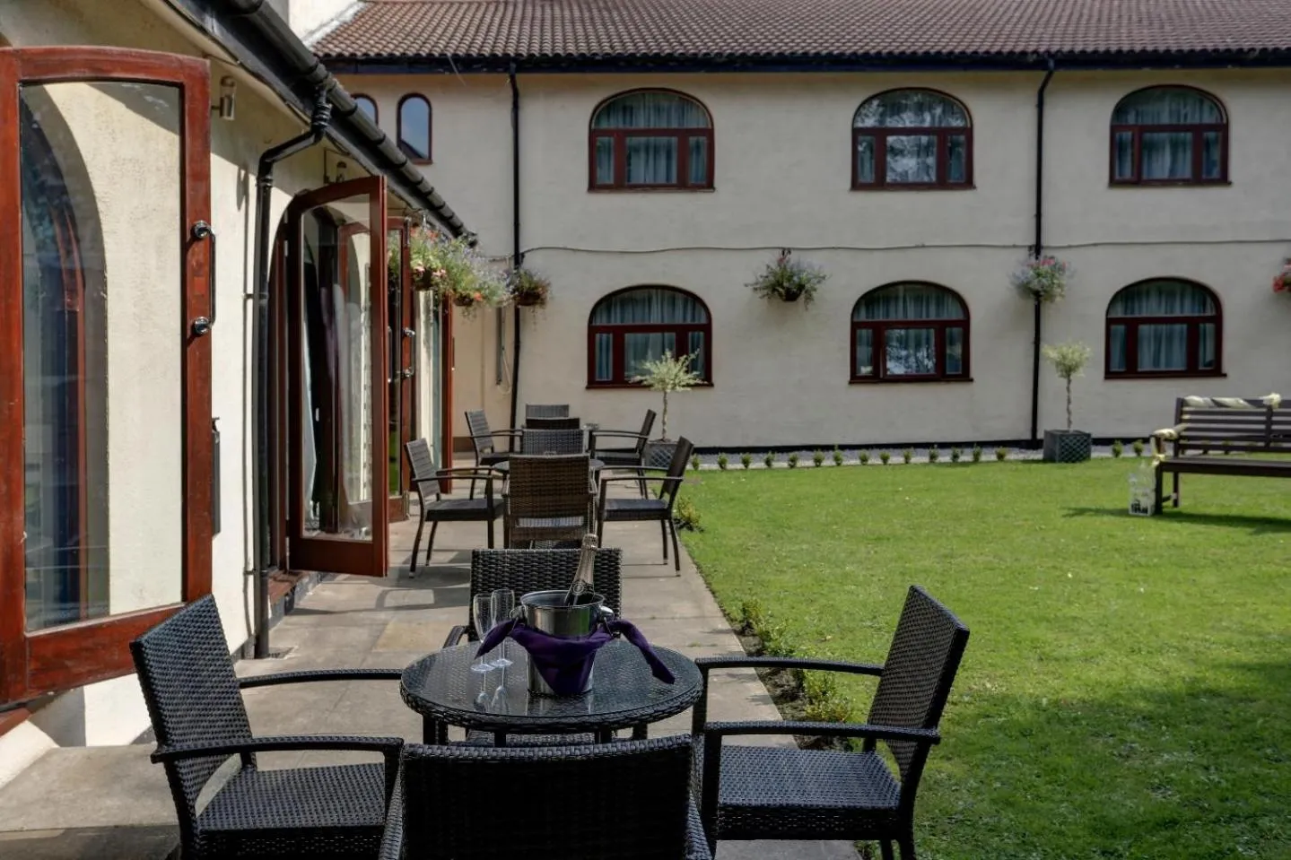 Patio in Everglades Hotel Warrington West