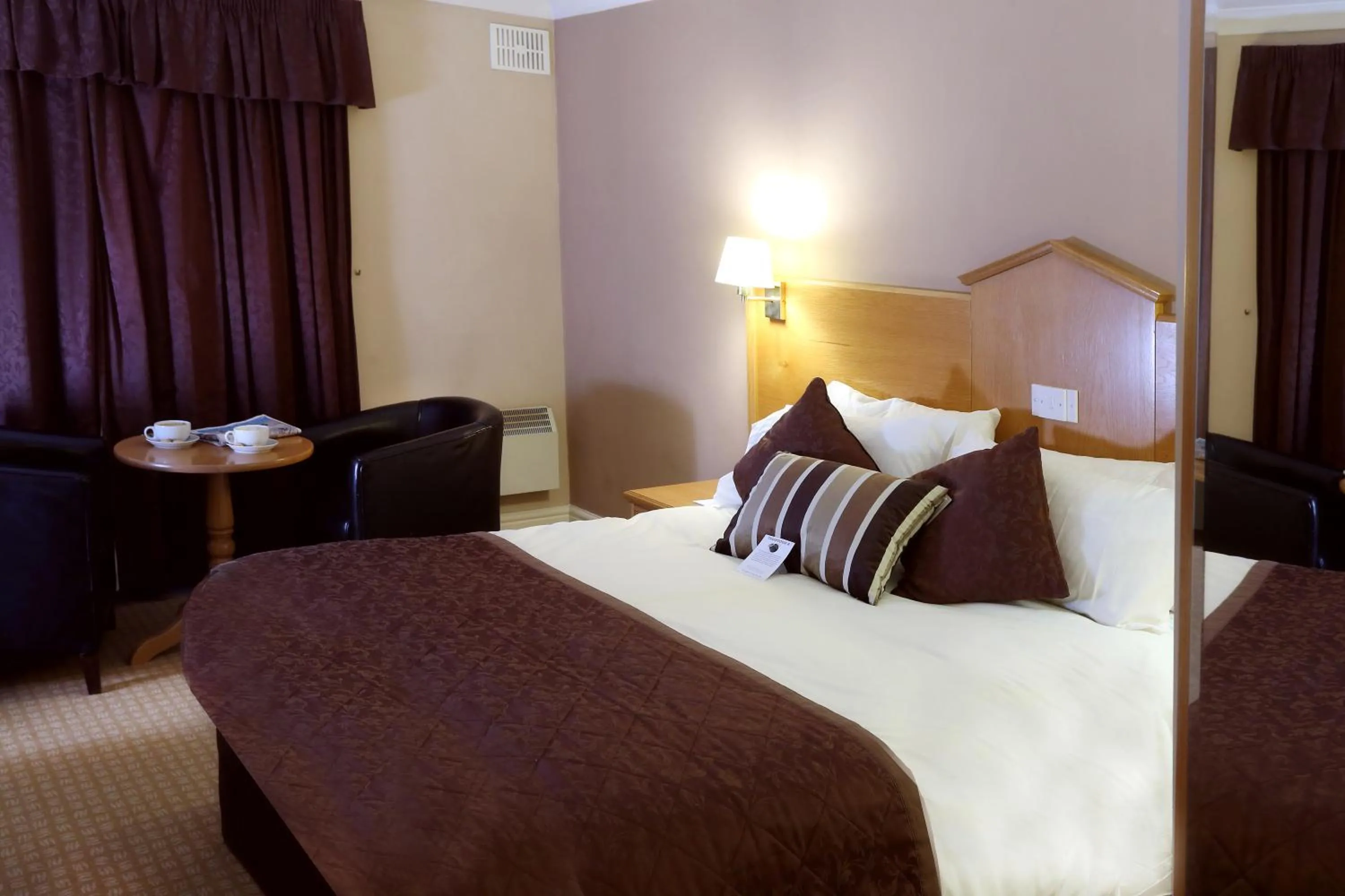 Bed in Everglades Hotel Warrington West