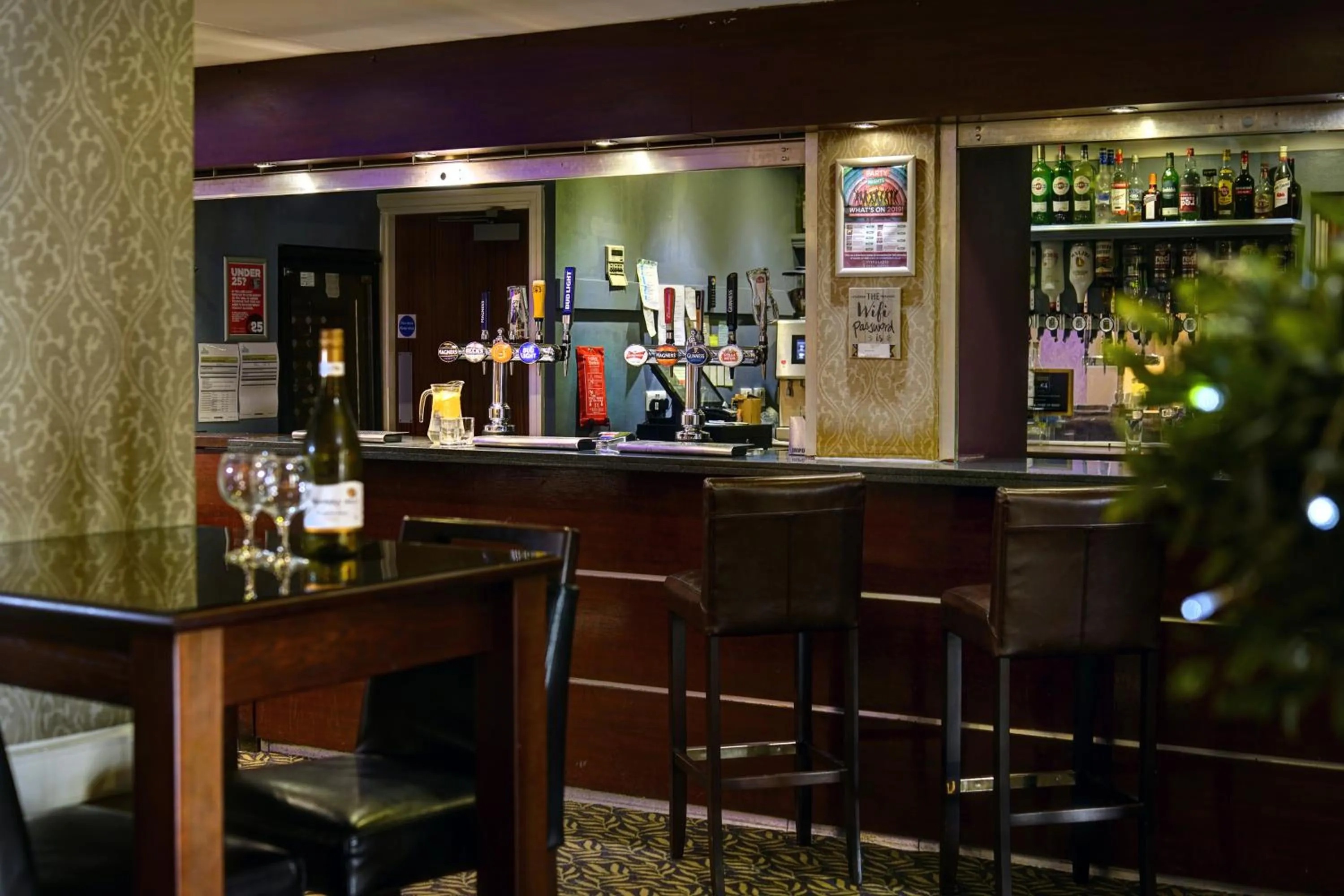 Lounge or bar in Everglades Hotel Warrington West