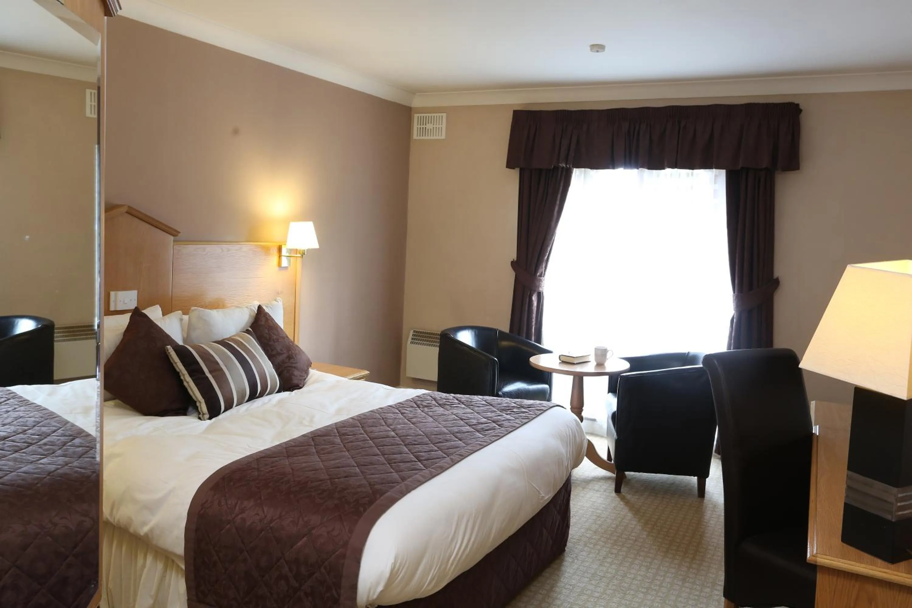 Bed in Everglades Hotel Warrington West