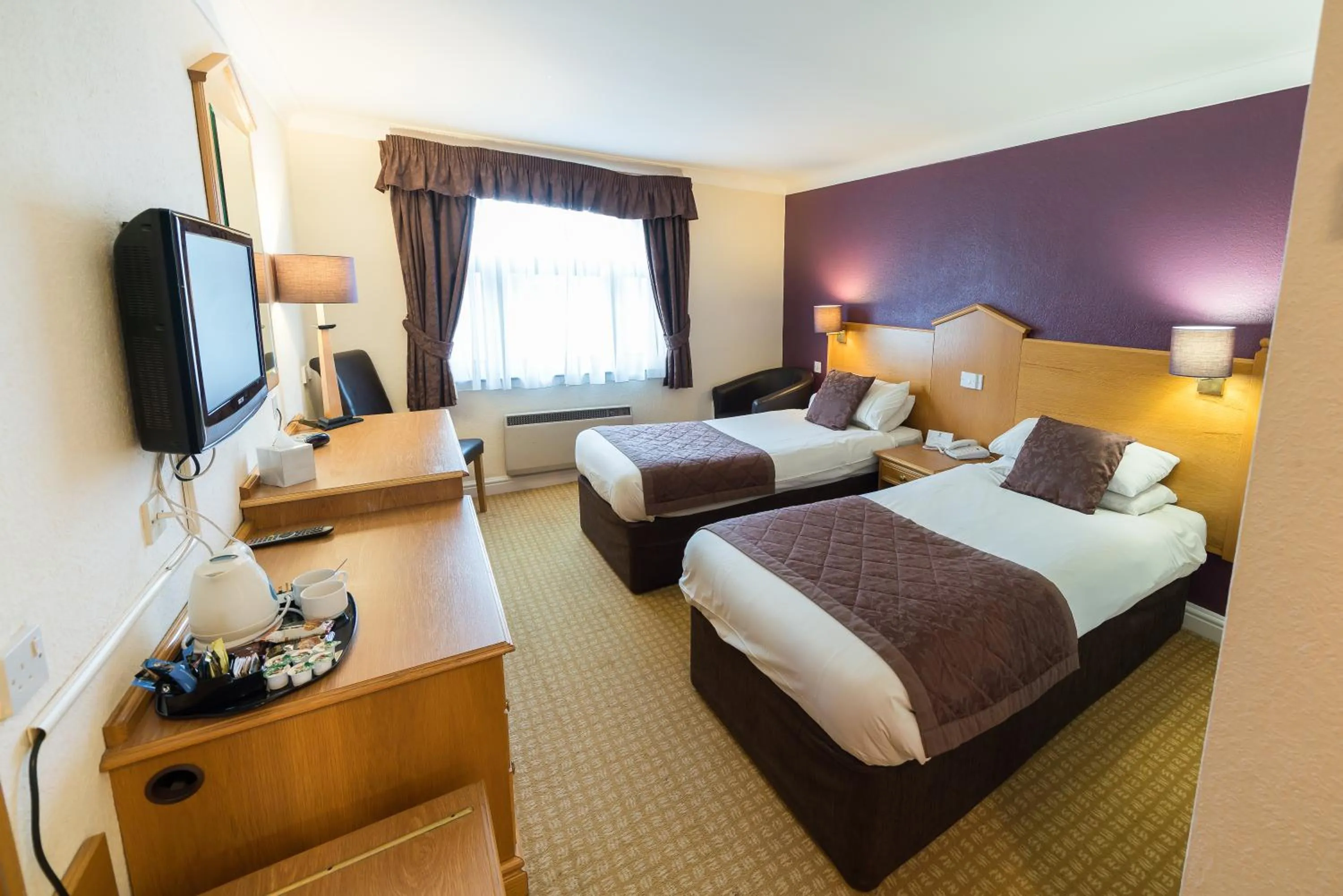 Bed in Everglades Hotel Warrington West