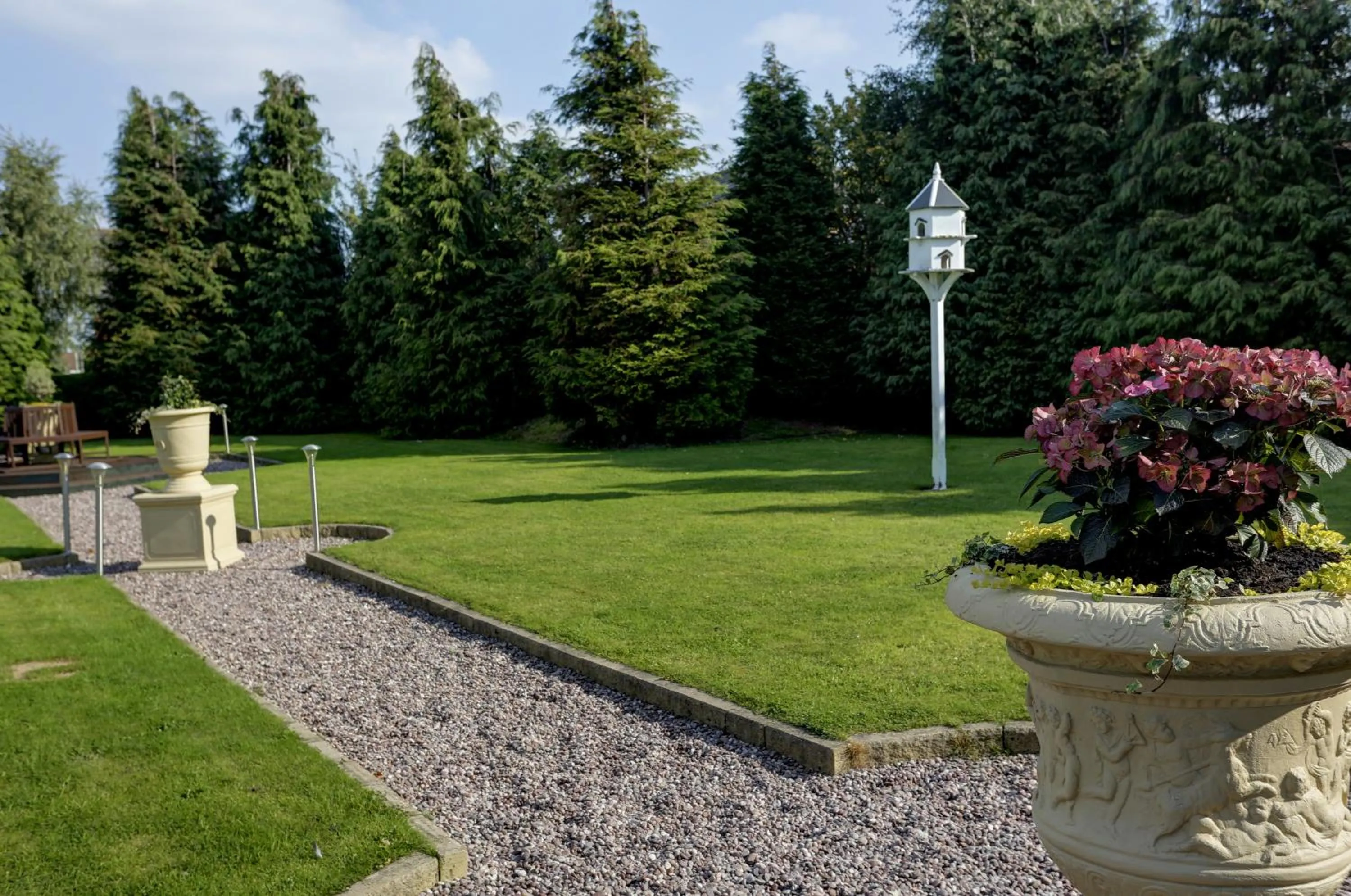 Garden in Everglades Hotel Warrington West