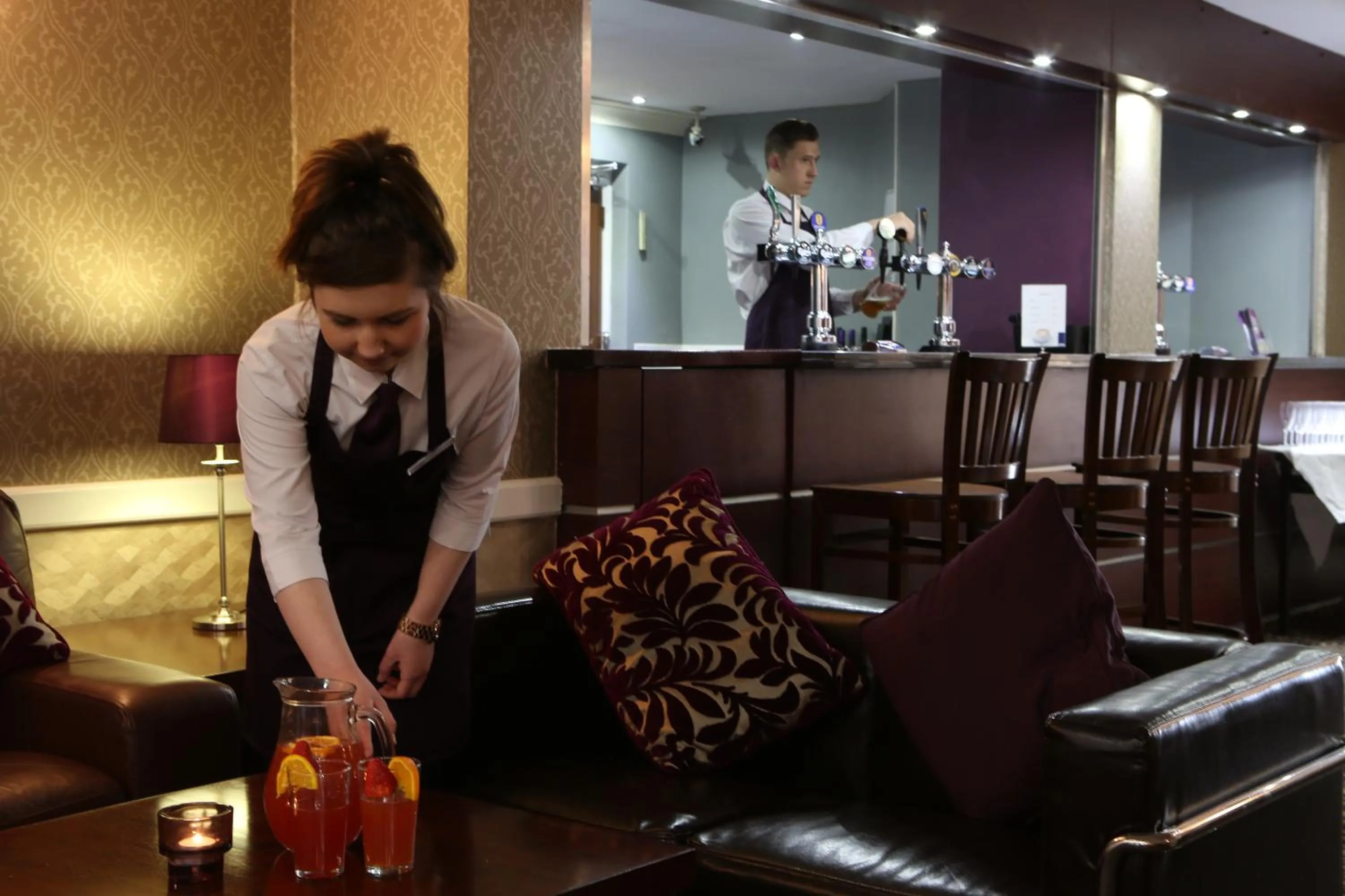 Communal lounge/ TV room in Everglades Hotel Warrington West