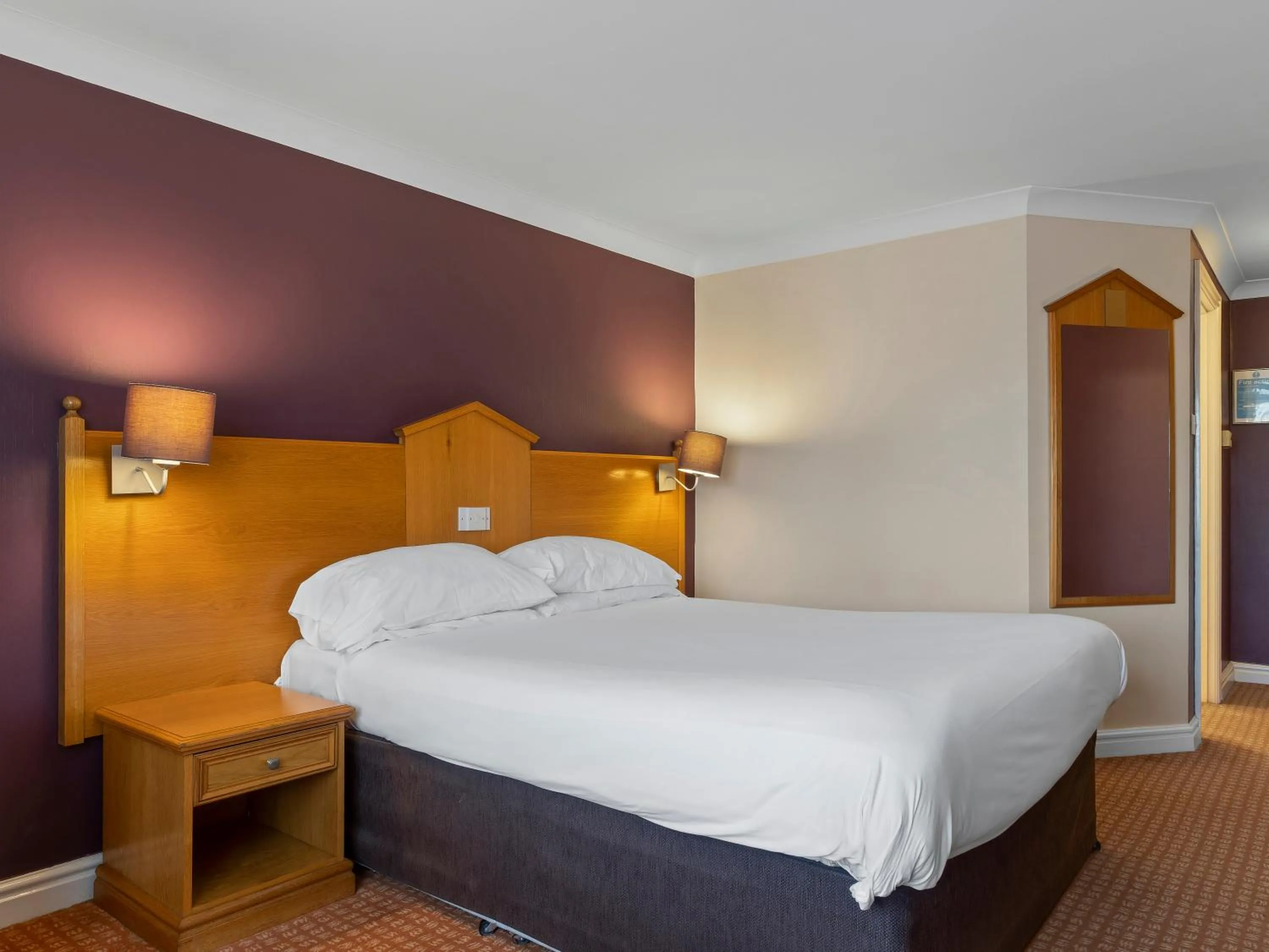 Bed in Everglades Hotel Warrington West