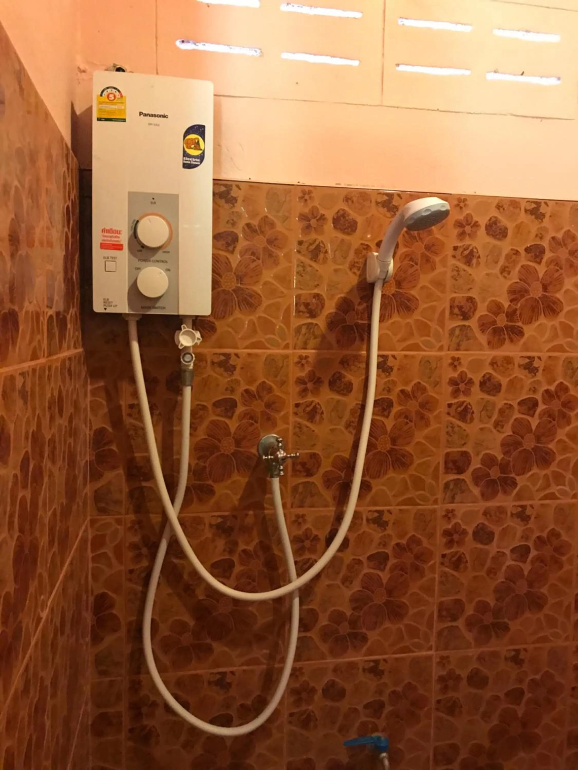 Bathroom in Rainbow Bungalow Haadrin Koh Phangan