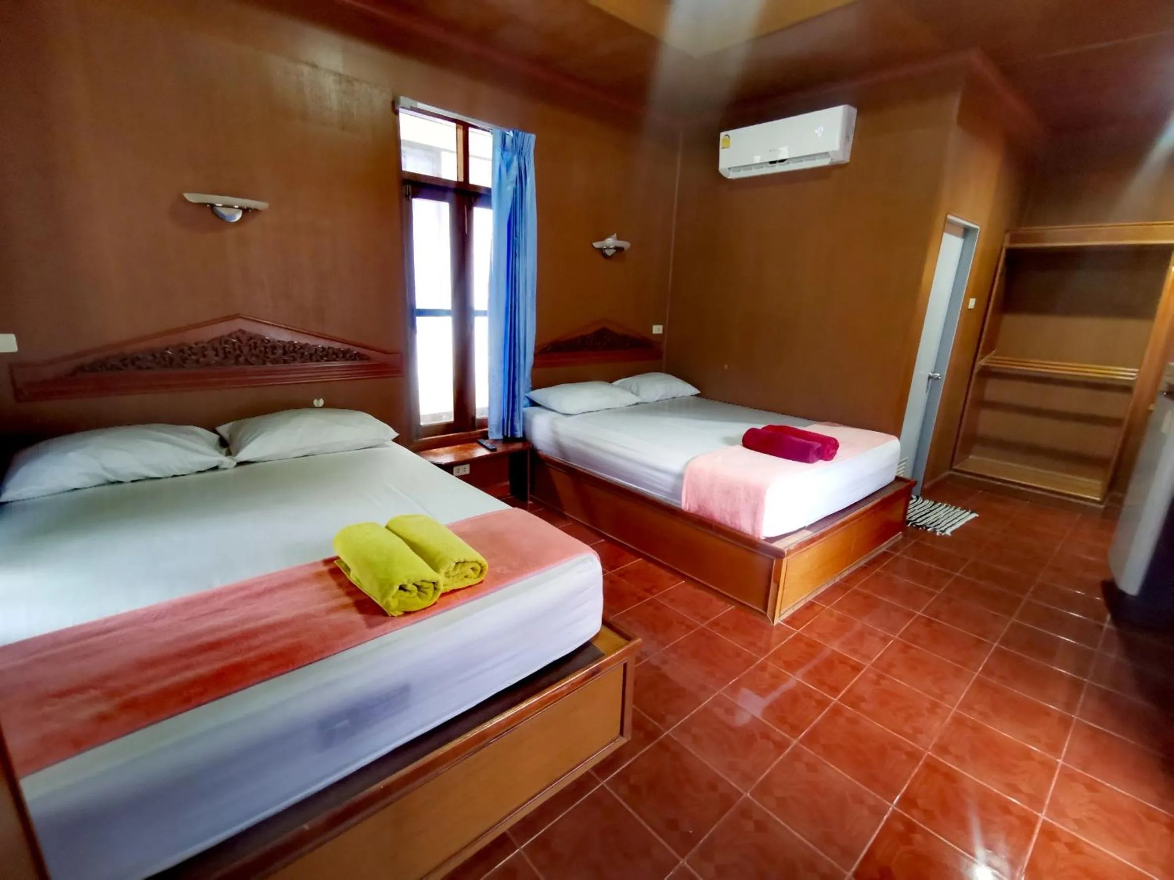 Bed in Rainbow Bungalow Haadrin Koh Phangan