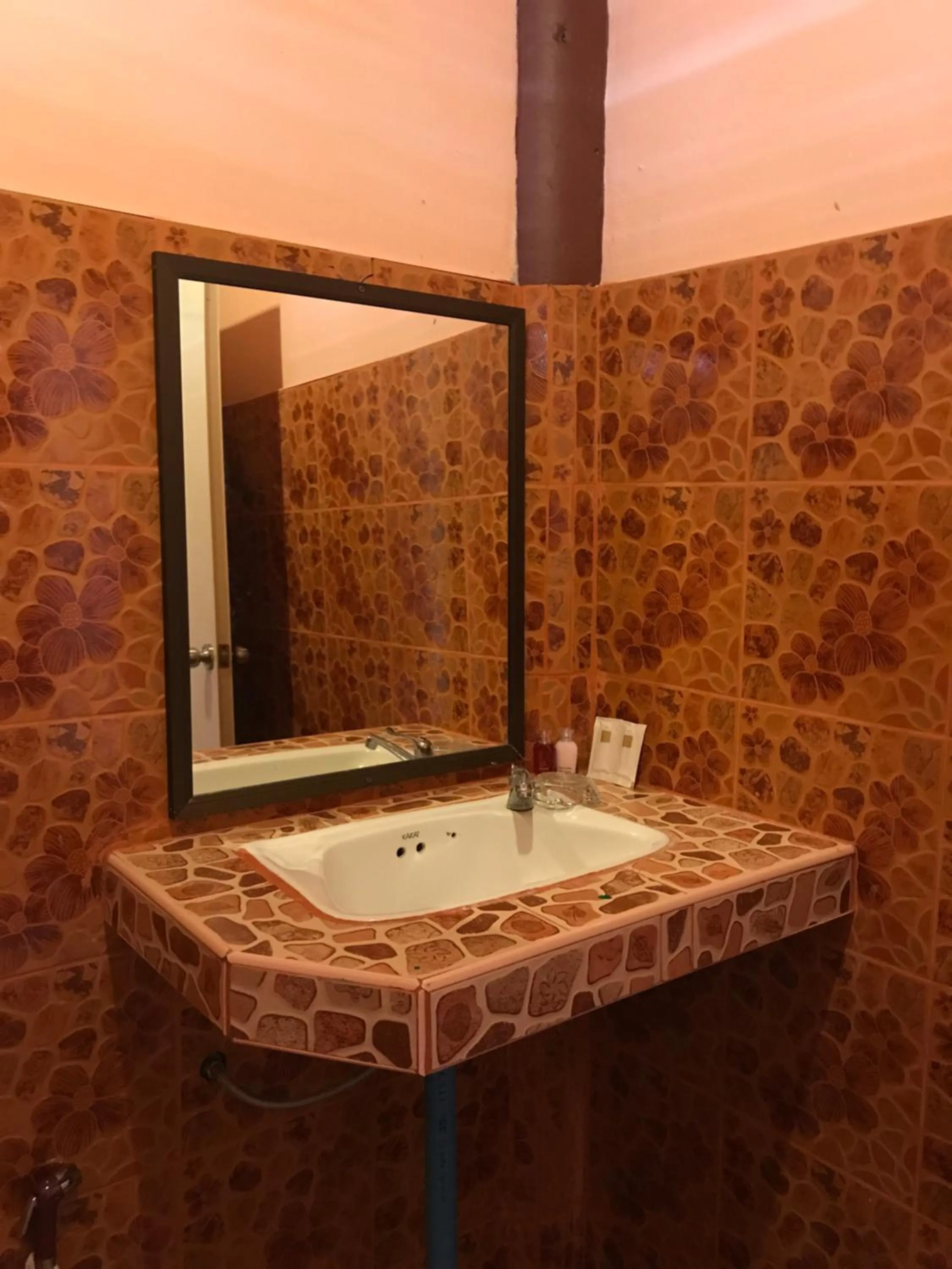 Bathroom in Rainbow Bungalow Haadrin Koh Phangan