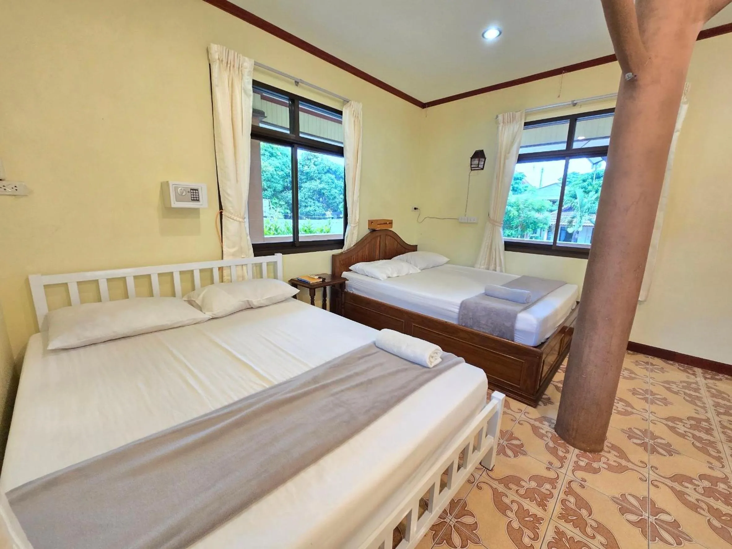 Bed in Rainbow Bungalow Haadrin Koh Phangan