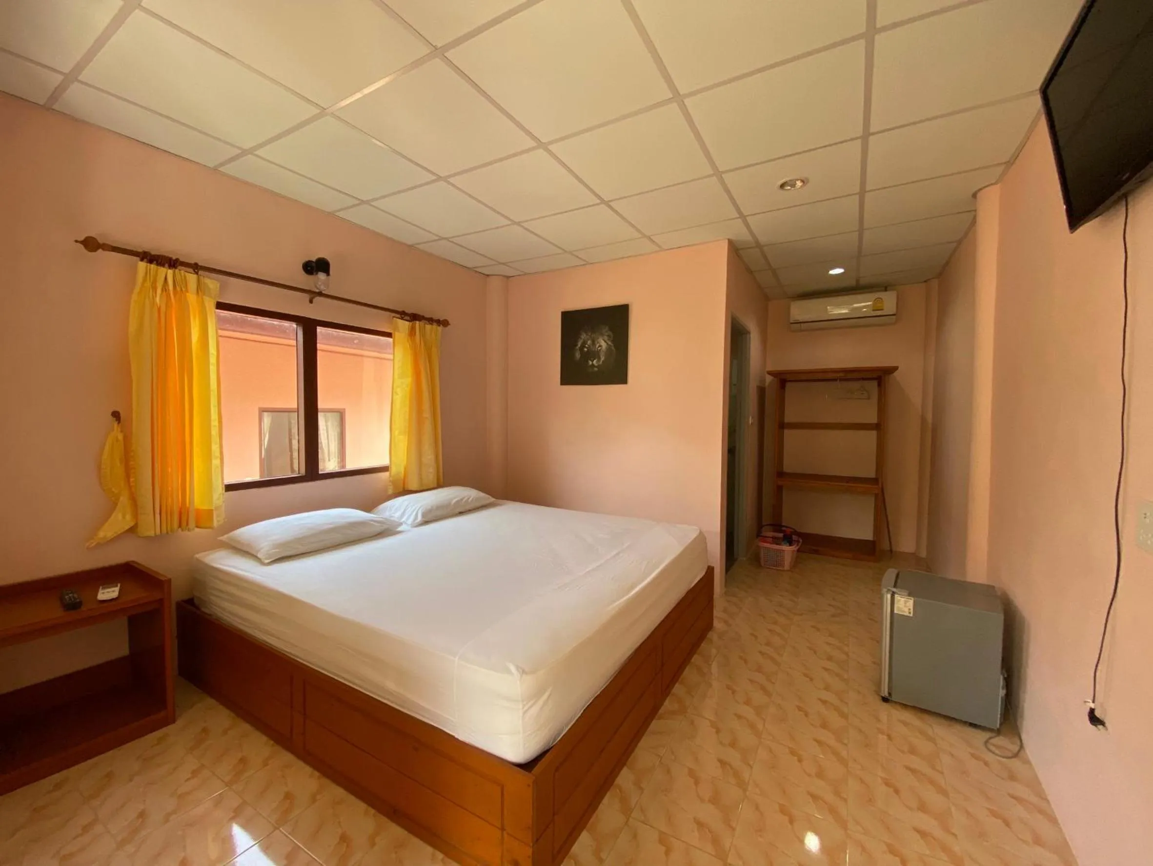 Bed in Rainbow Bungalow Haadrin Koh Phangan