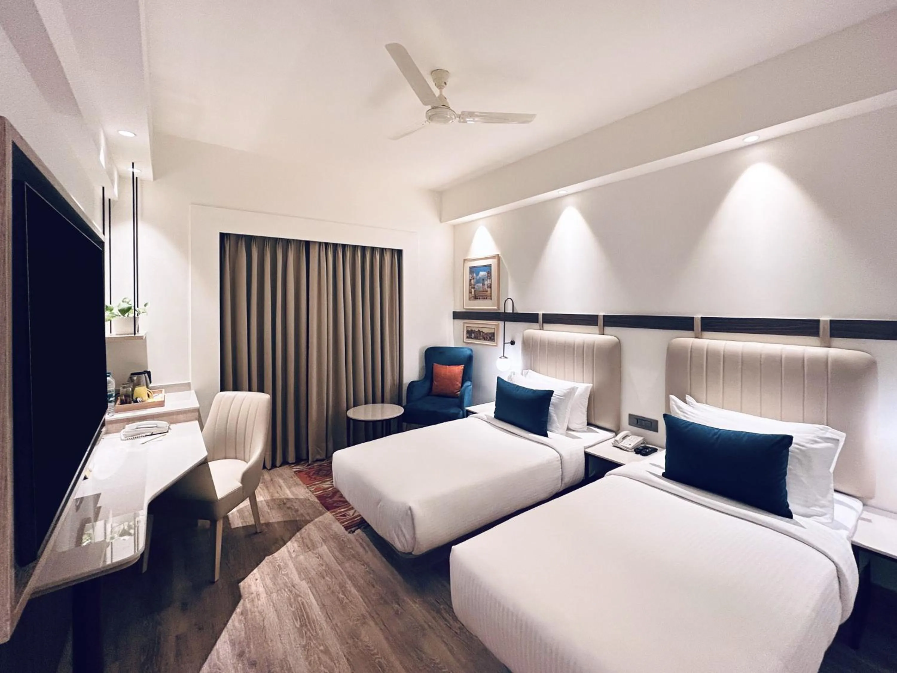 Bedroom, Bed in Lemon Tree Hotel, Gachibowli, Hyderabad
