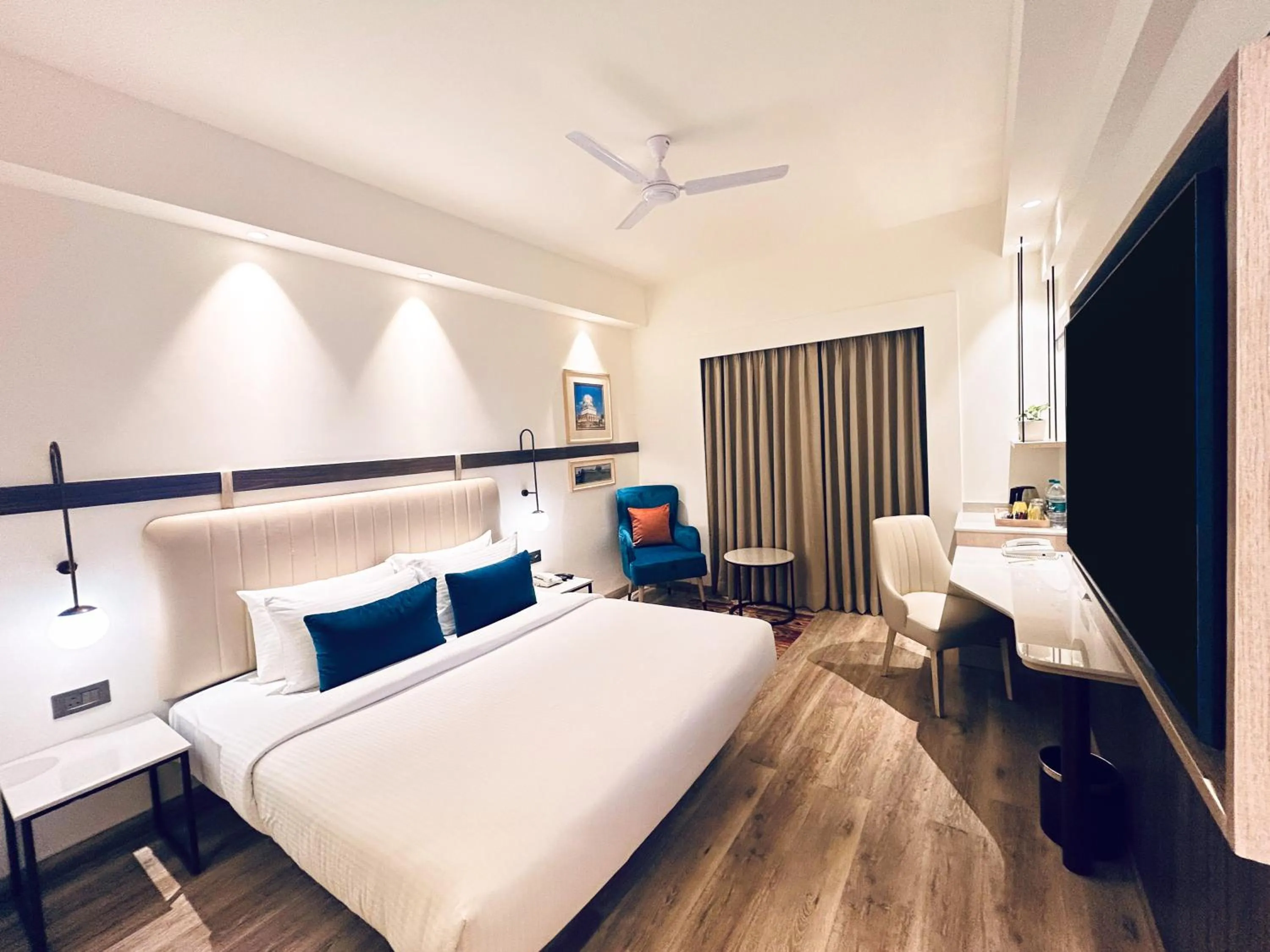 Bedroom, Bed in Lemon Tree Hotel, Gachibowli, Hyderabad