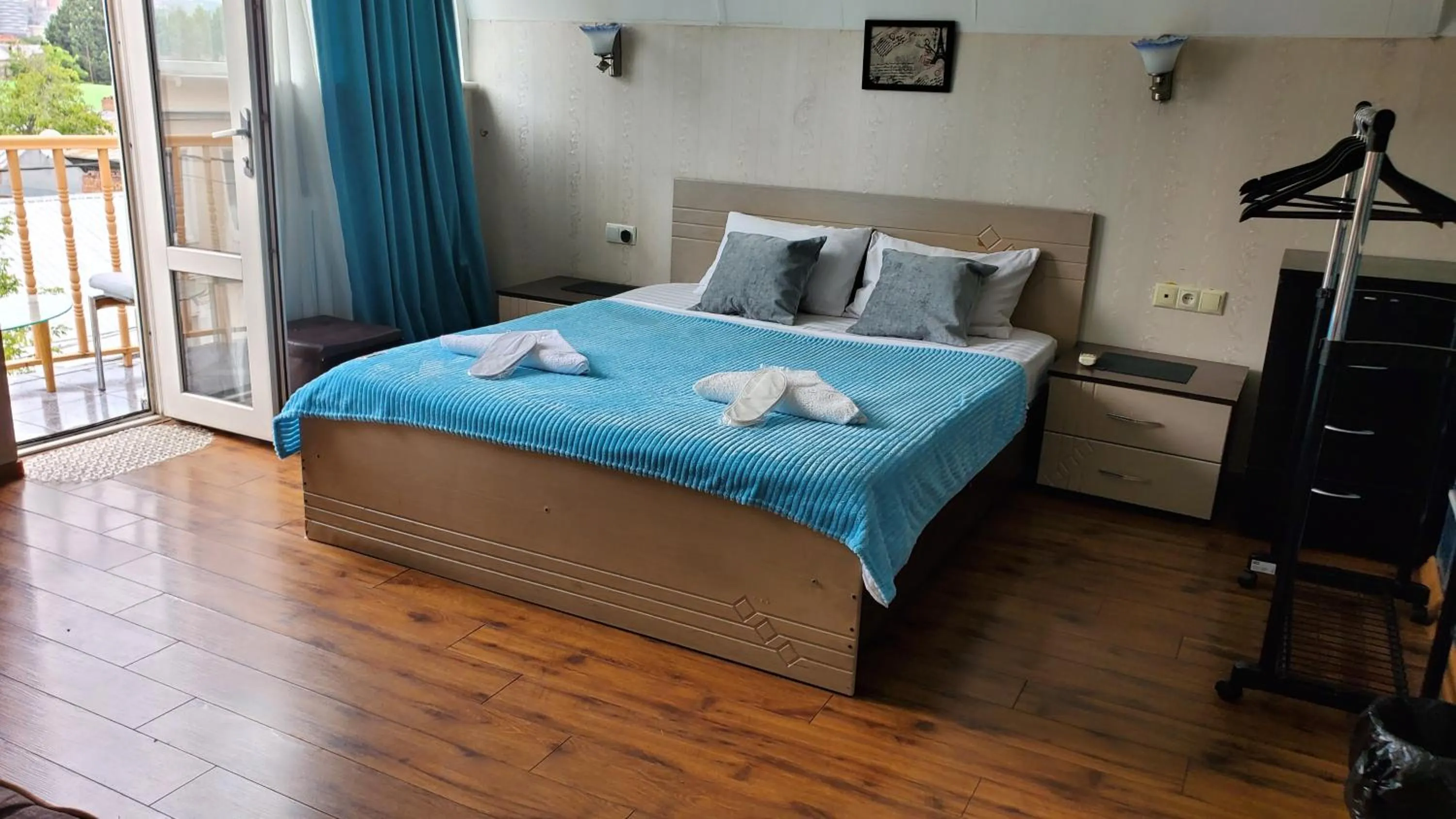 Balcony/Terrace, Bed in Hotel Antalia