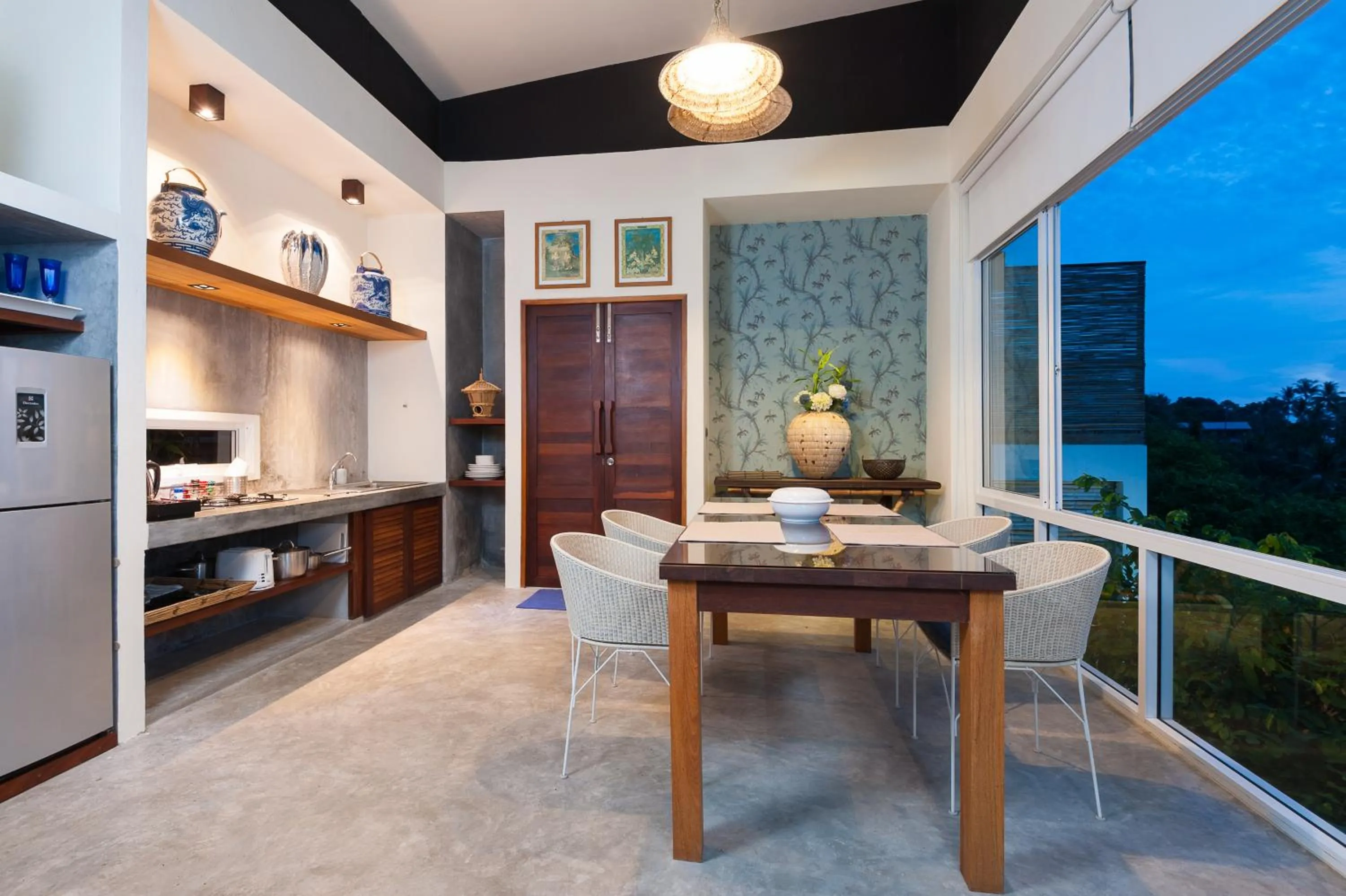 Dining area in Overthemoon Luxury Pool Villas