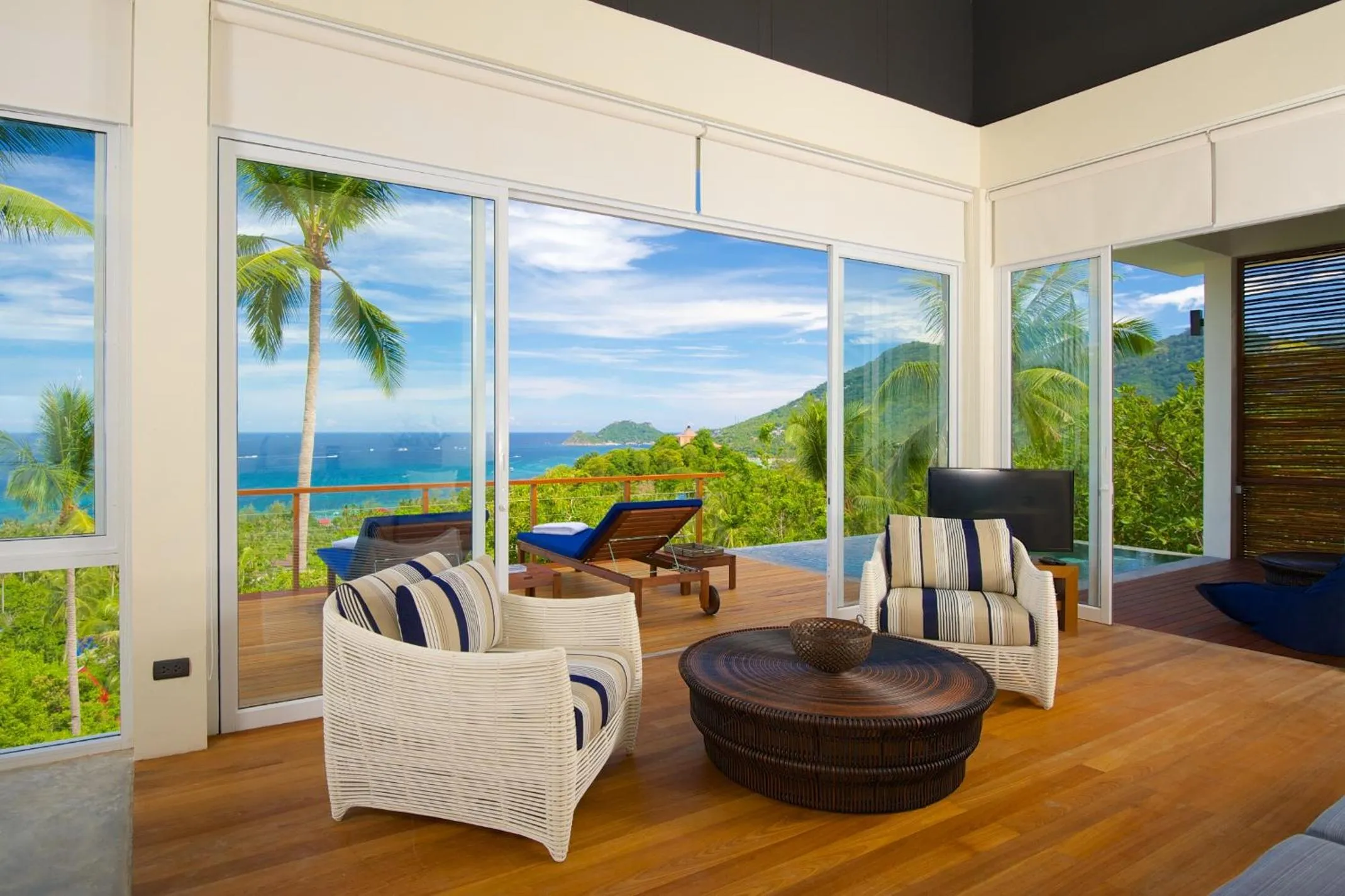 Living room in Overthemoon Luxury Pool Villas