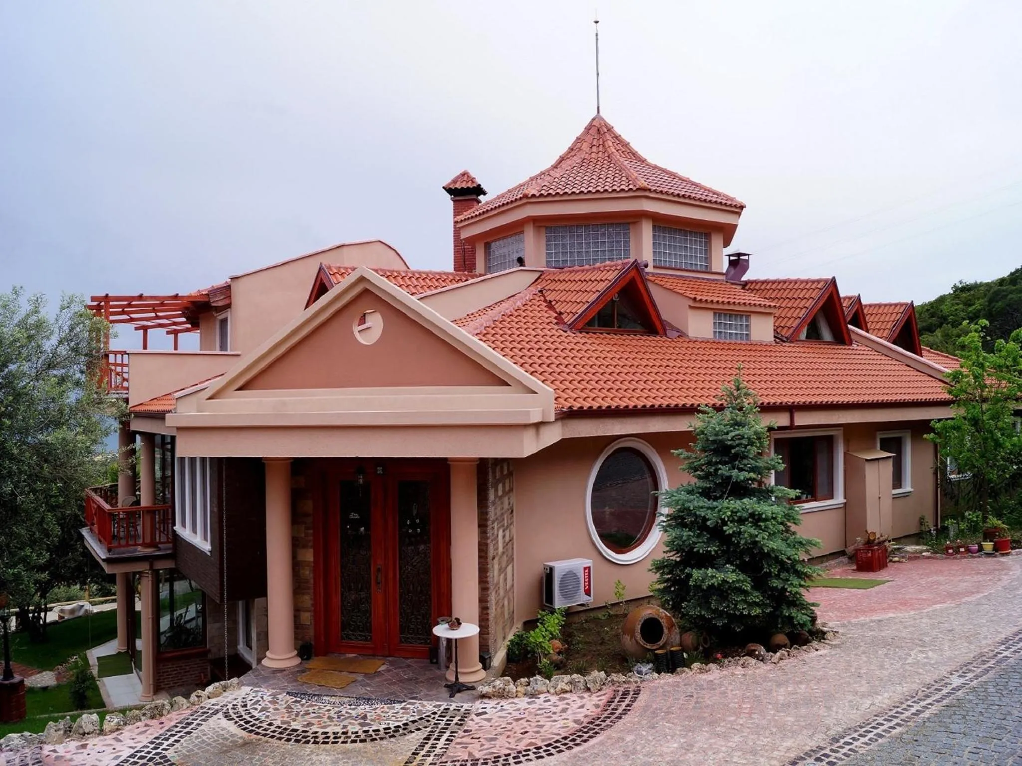 Facade/entrance in Aeneas Hotel