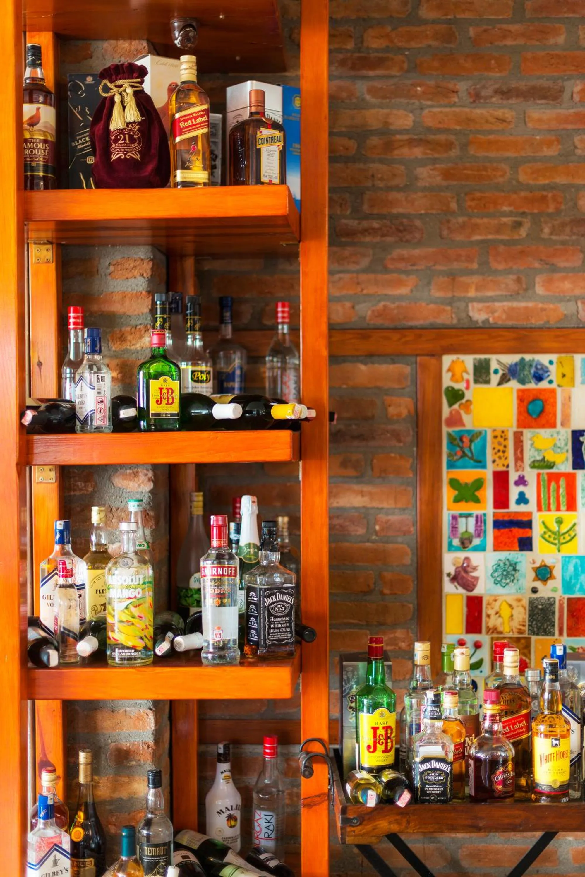 Restaurant/places to eat in Aeneas Hotel