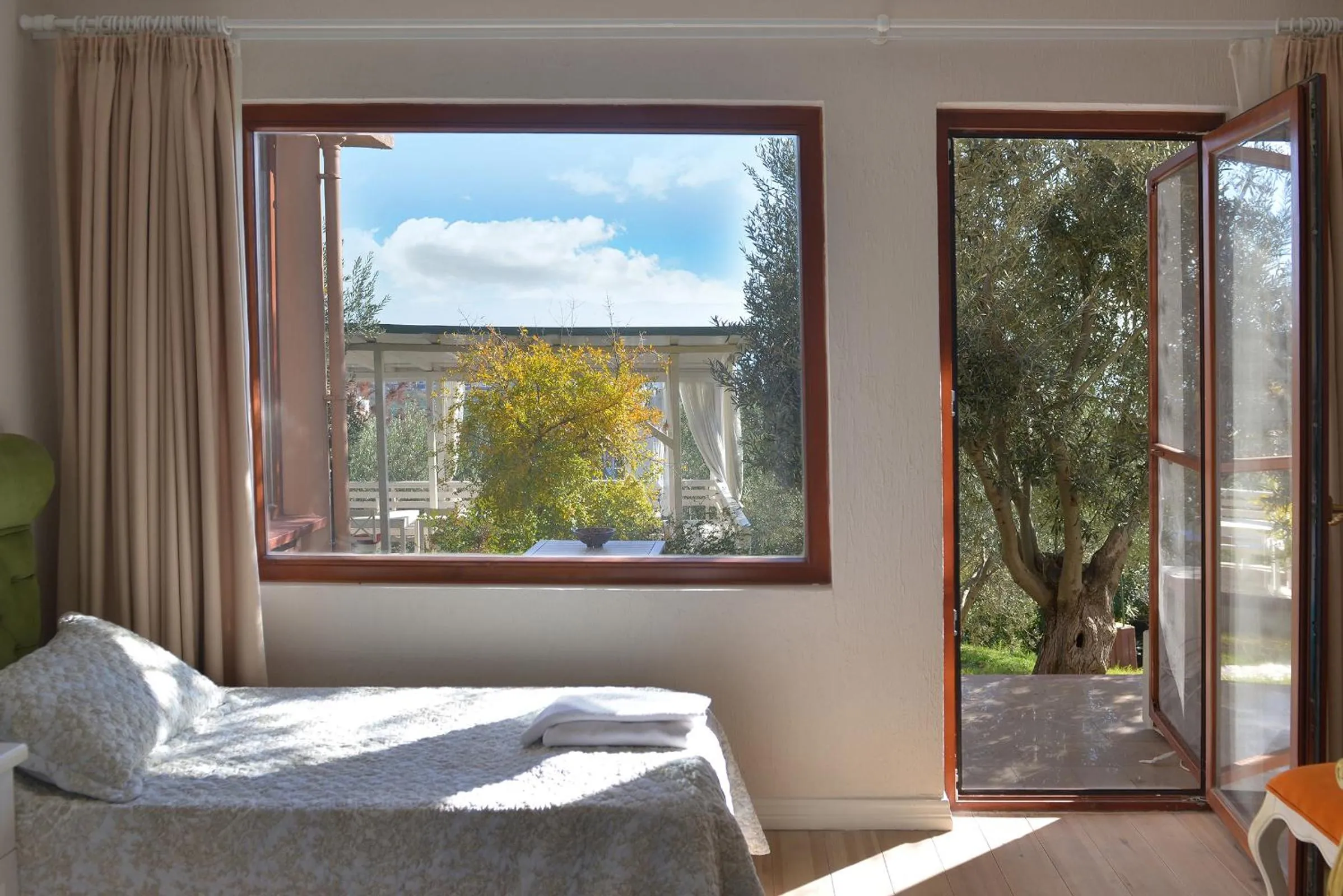 Day, Bed in Aeneas Hotel