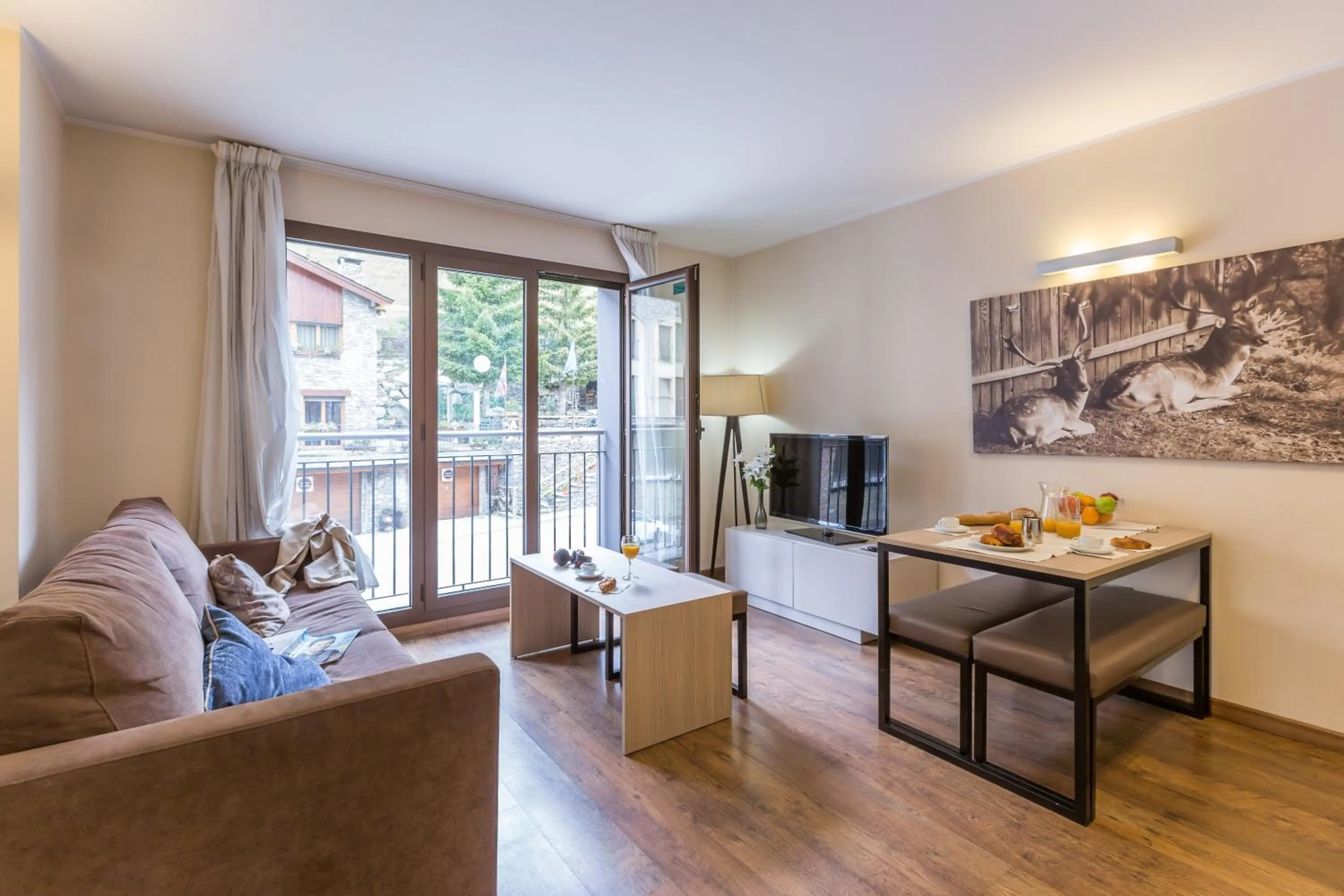 Communal lounge/ TV room in Pierre & Vacances Andorra Bordes d’Envalira