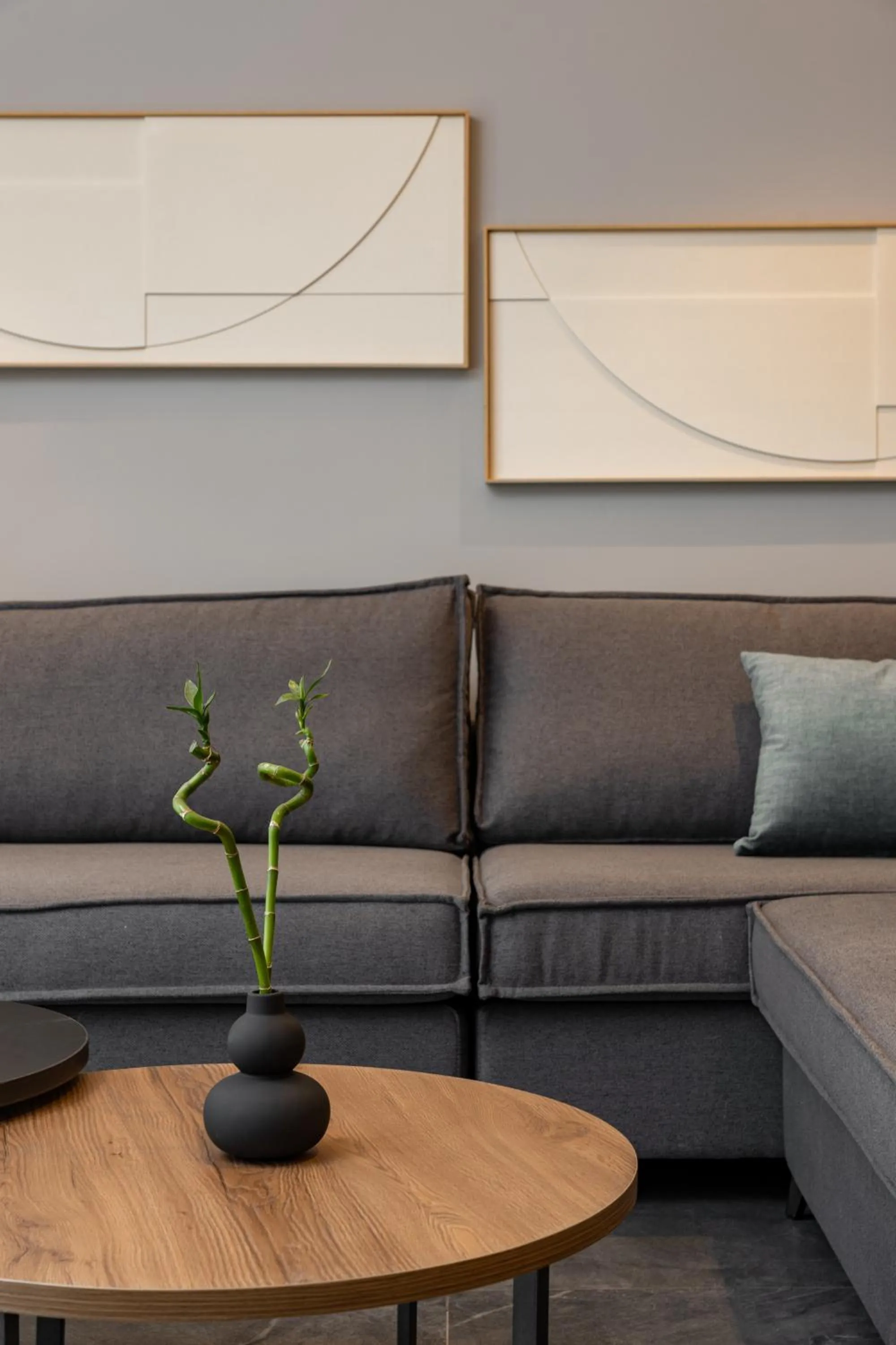 Seating area in Omikron Luxury Residences by Semavί