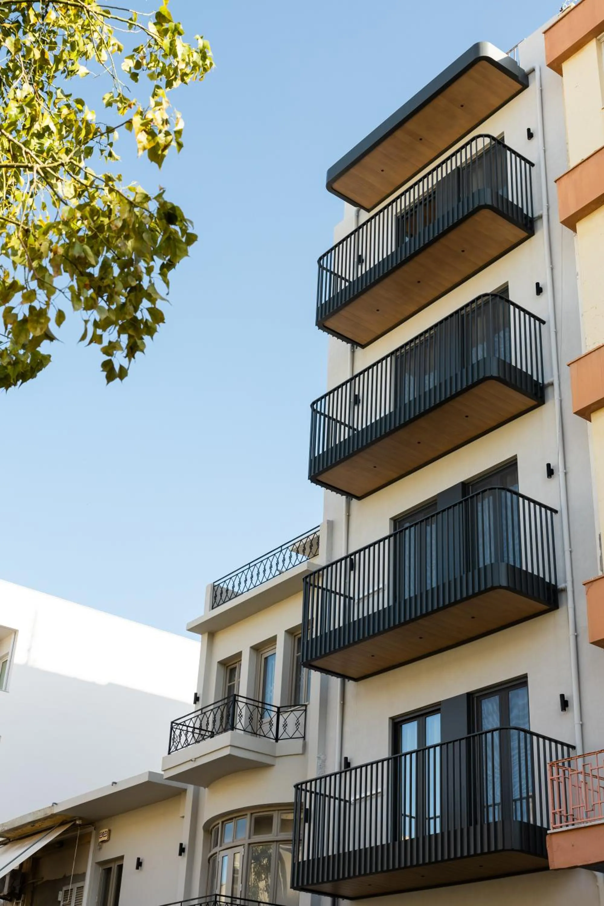 Property building in Omikron Luxury Residences by Semavί