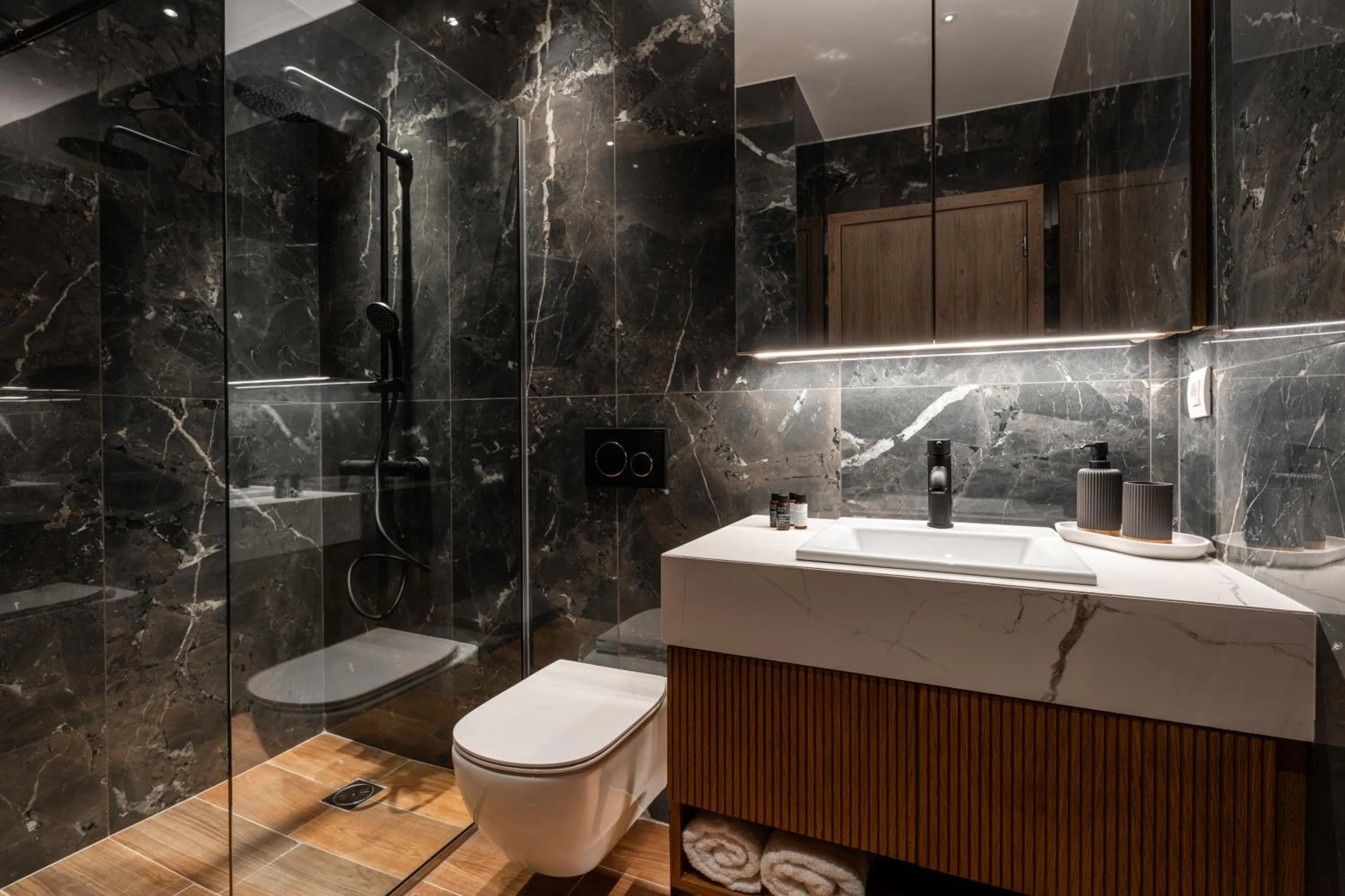 Shower in Omikron Luxury Residences by Semavί