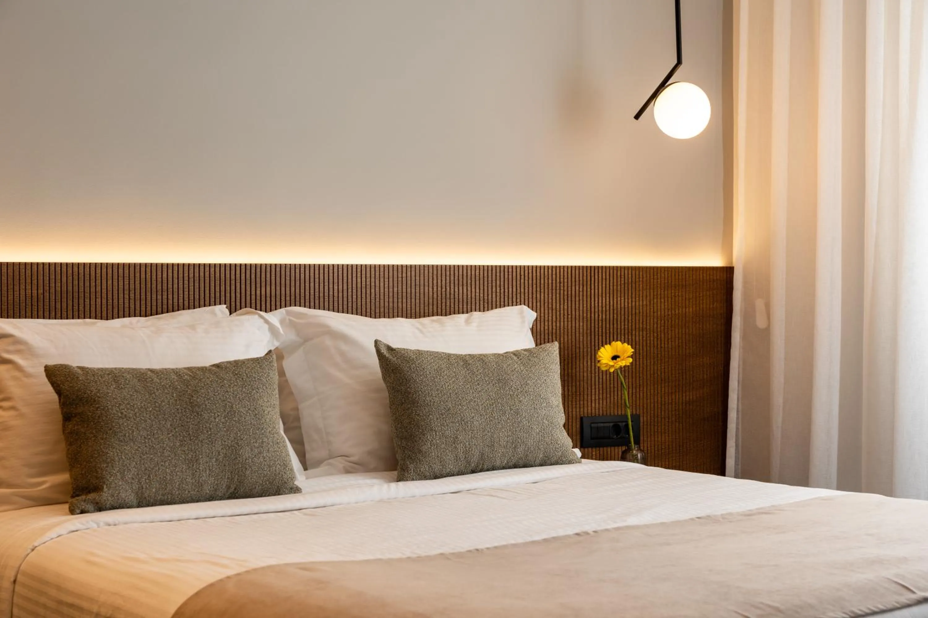 Bedroom, Bed in Omikron Luxury Residences by Semavί