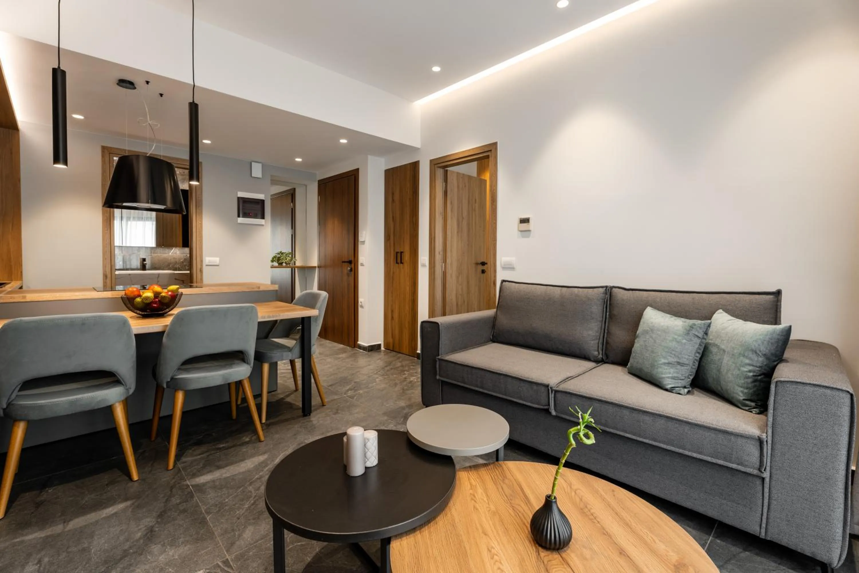 Kitchen or kitchenette in Omikron Luxury Residences by Semavί