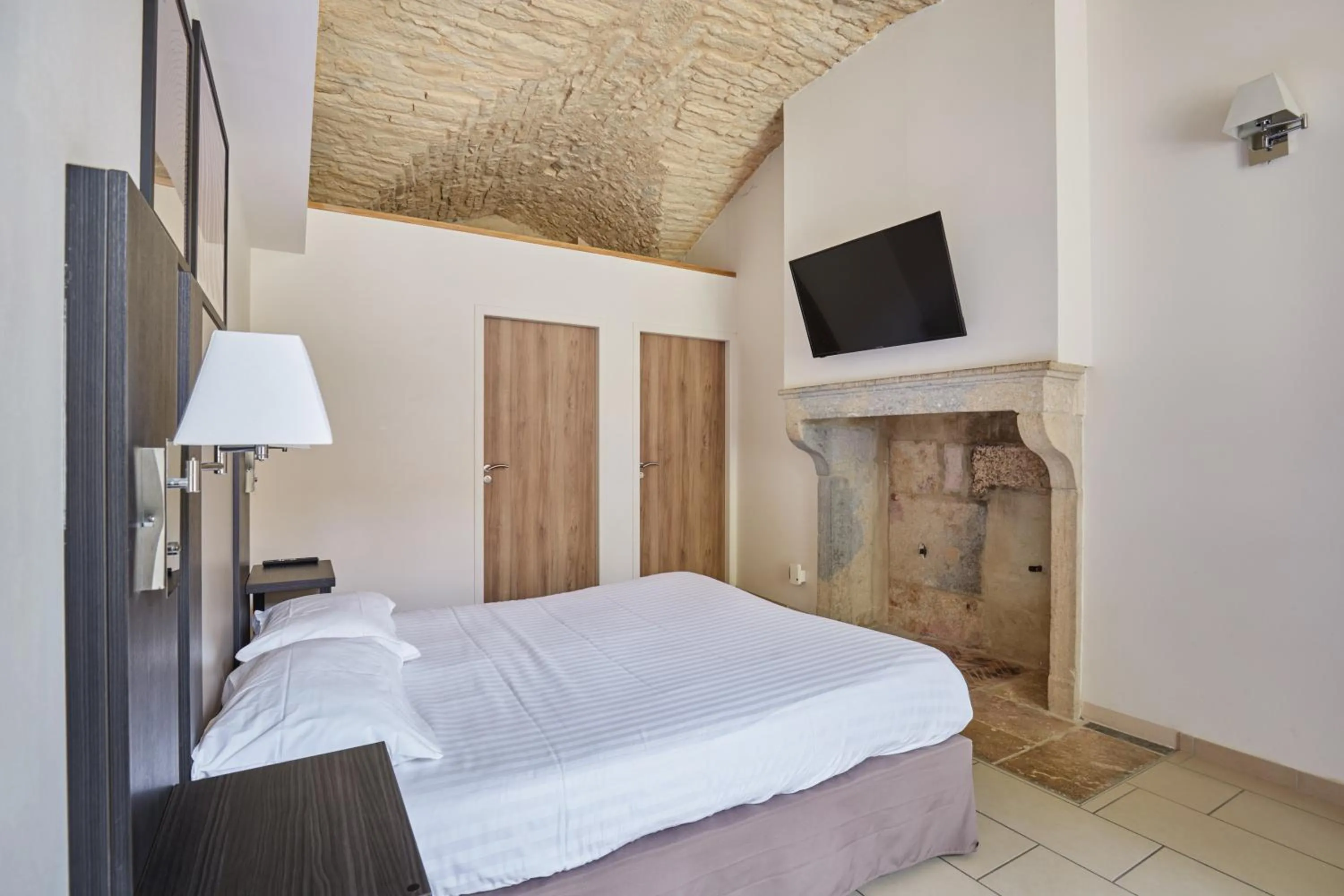 Bedroom, Bed in Appart'hôtel Odalys City - Dijon Centre Les Cordeliers