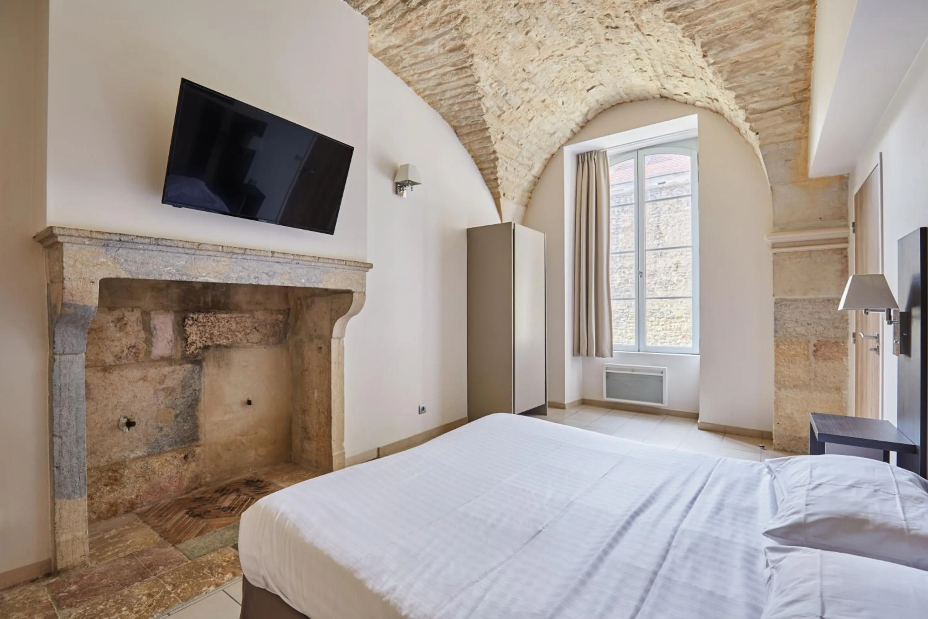 Bedroom, Bed in Appart'hôtel Odalys City - Dijon Centre Les Cordeliers