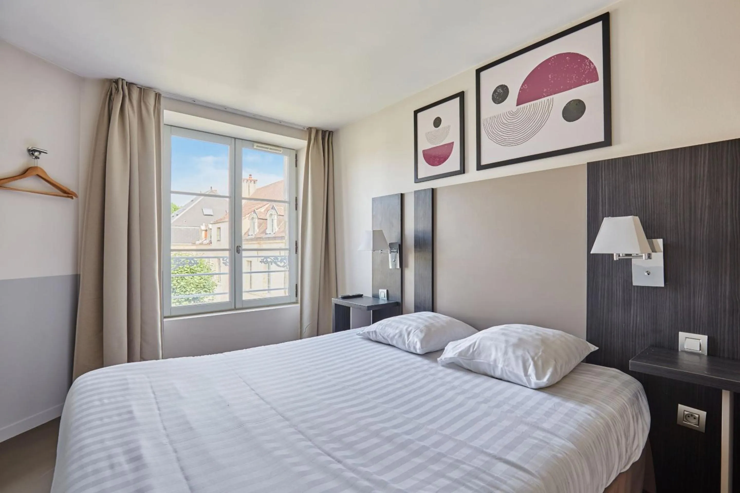 Bed in Appart'hôtel Odalys City - Dijon Centre Les Cordeliers