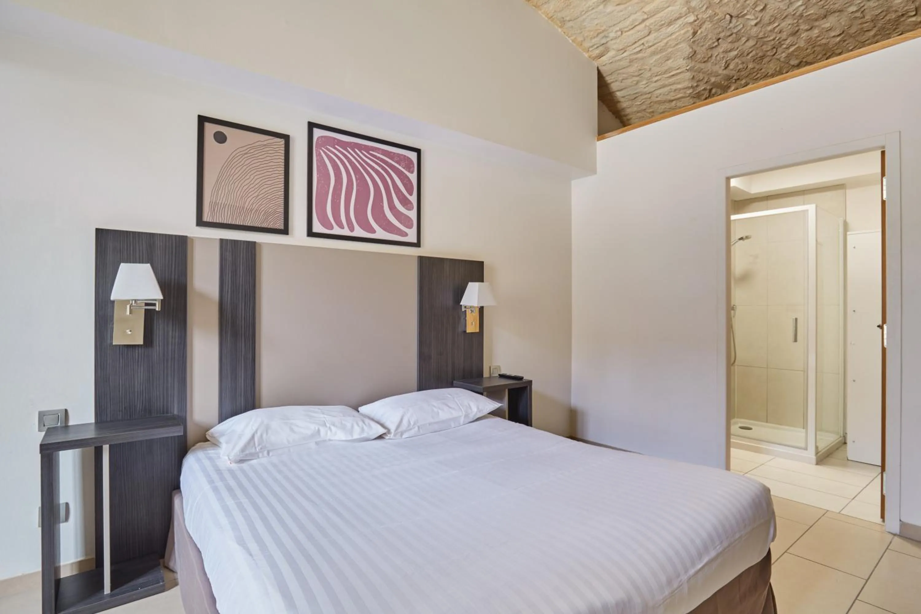 Bedroom, Bed in Appart'hôtel Odalys City - Dijon Centre Les Cordeliers