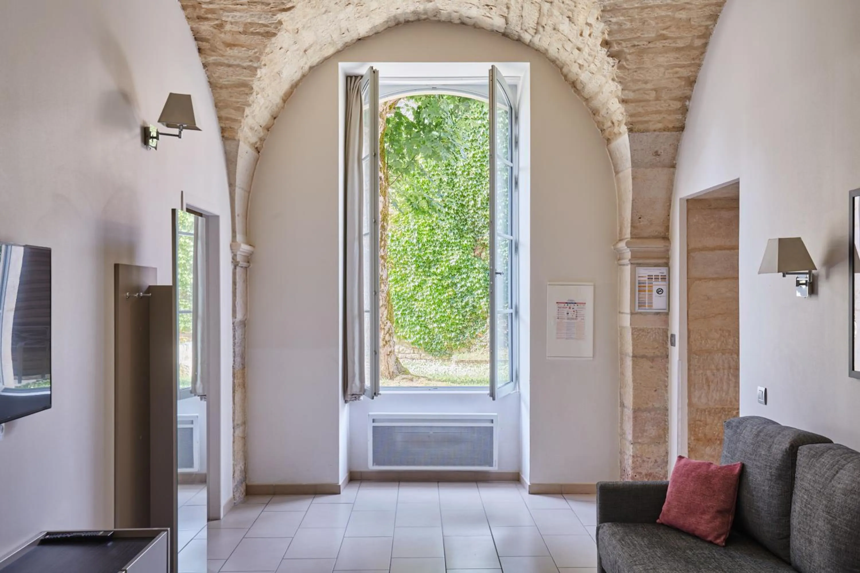 Seating area in Appart'hôtel Odalys City - Dijon Centre Les Cordeliers
