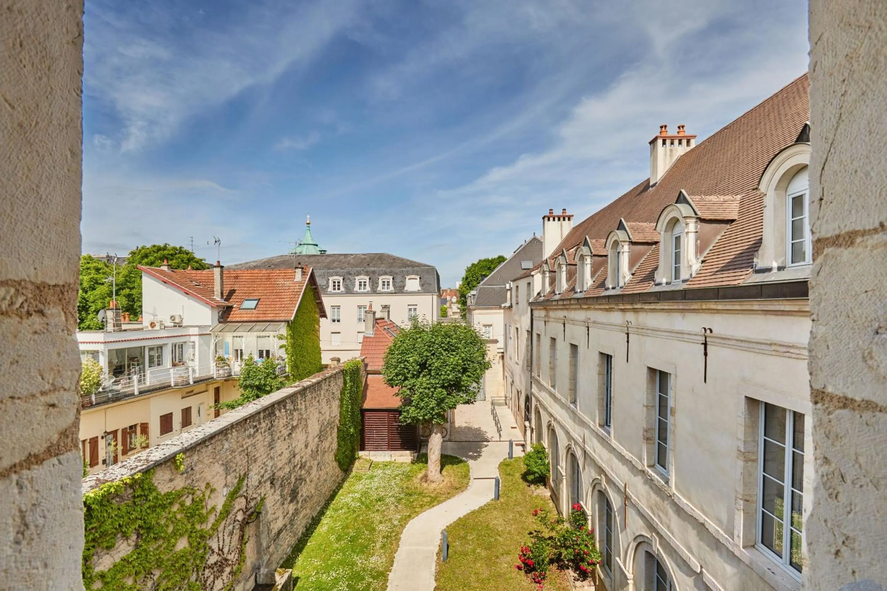 Neighbourhood in Appart'hôtel Odalys City - Dijon Centre Les Cordeliers