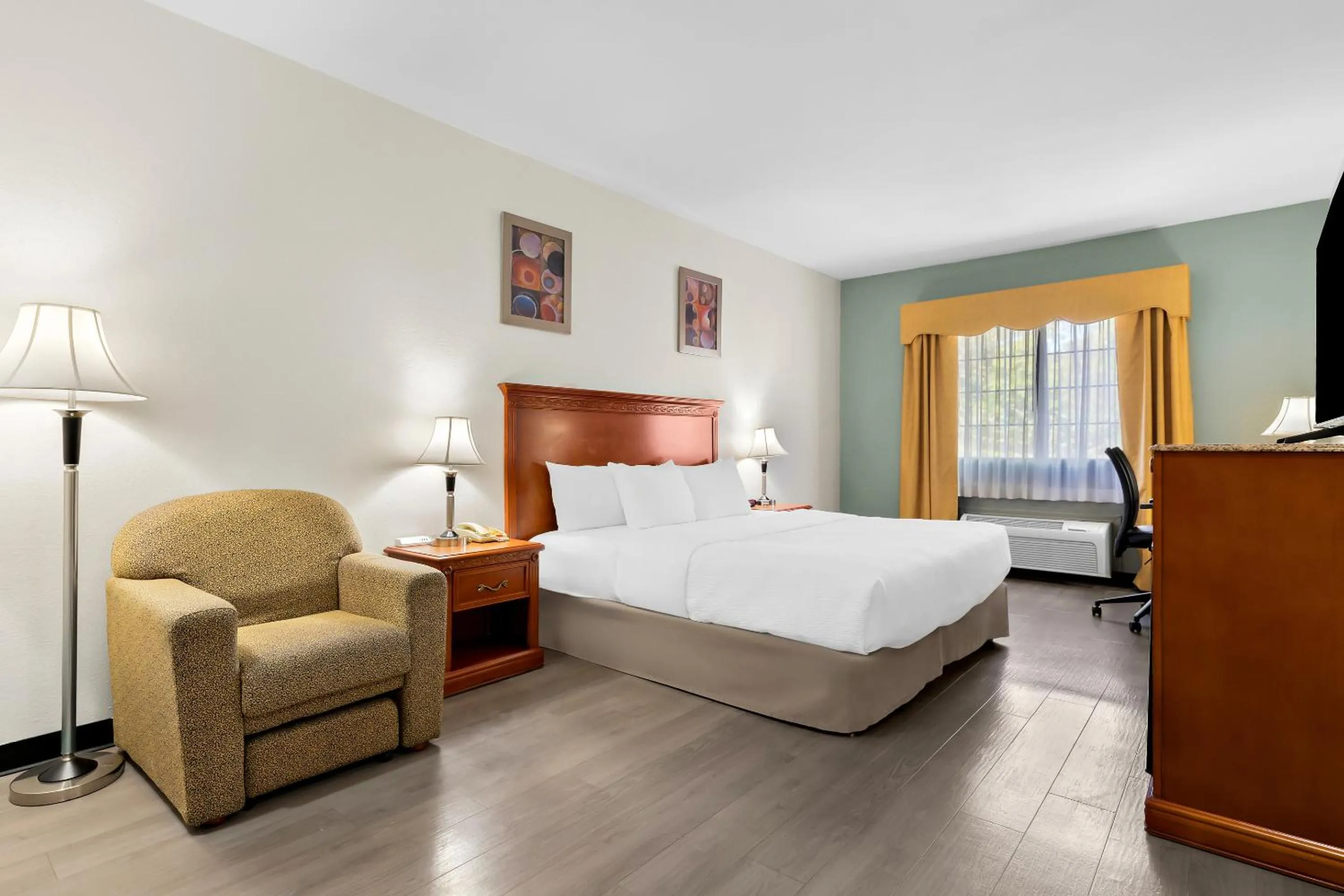 Toilet, Bed in Quality Inn & Suites McAlester on Hwy 69