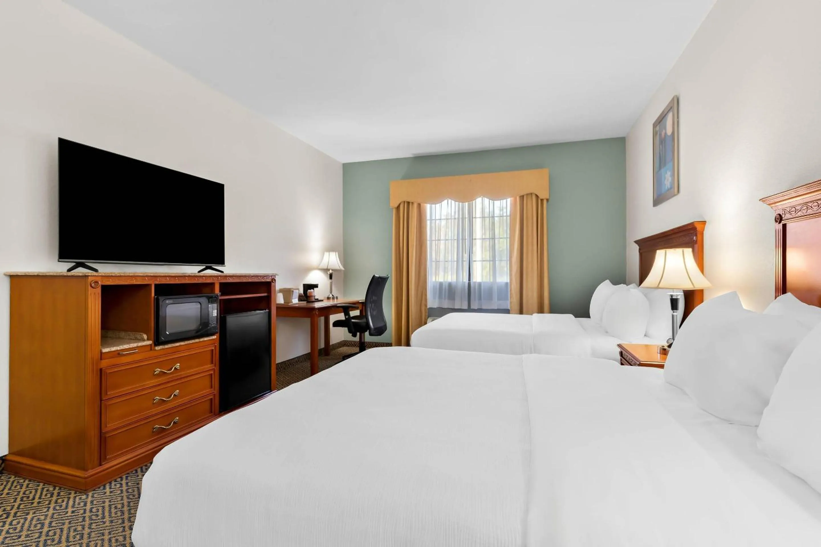 Bedroom, Bed in Quality Inn & Suites McAlester on Hwy 69