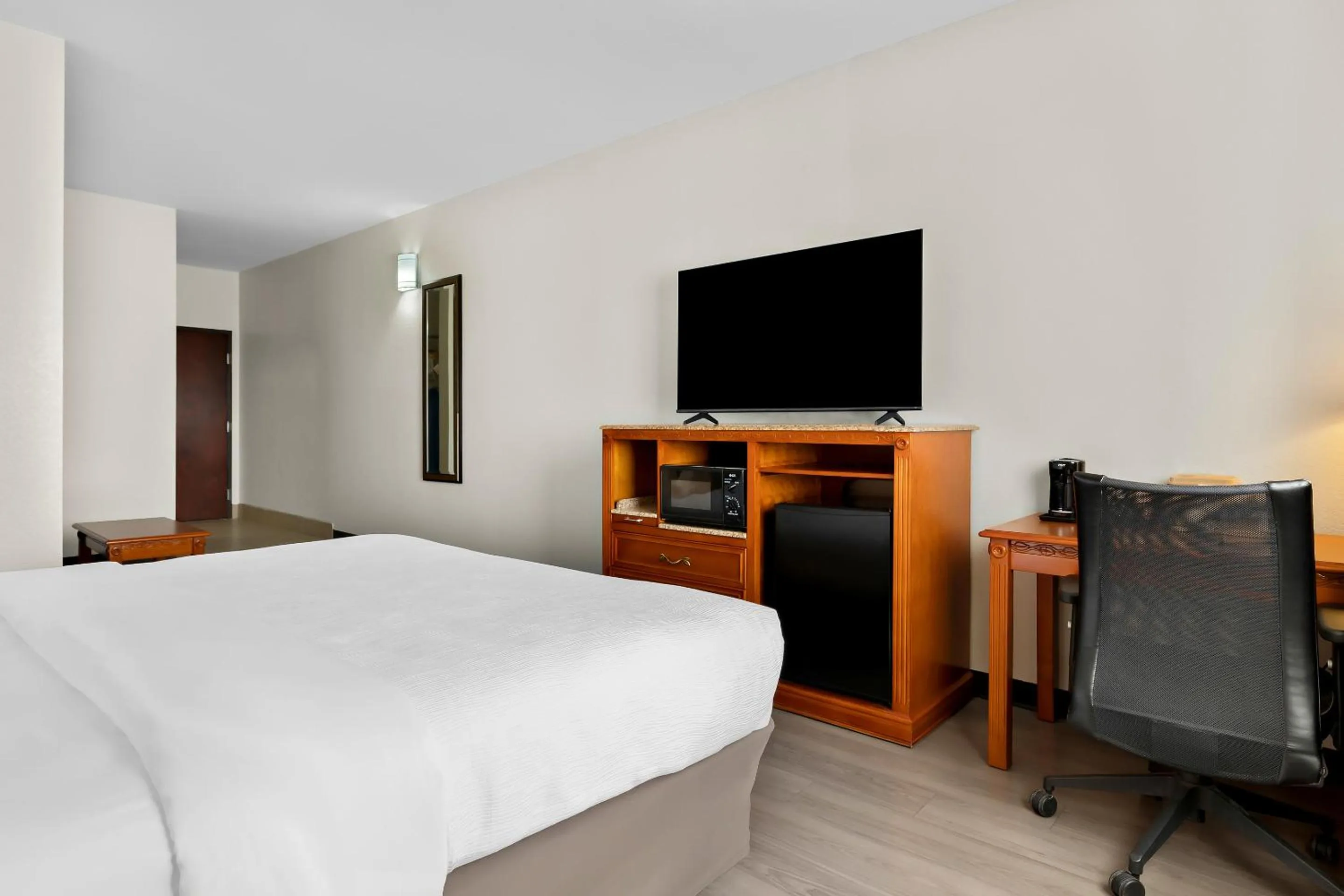 Bed in Quality Inn & Suites McAlester on Hwy 69