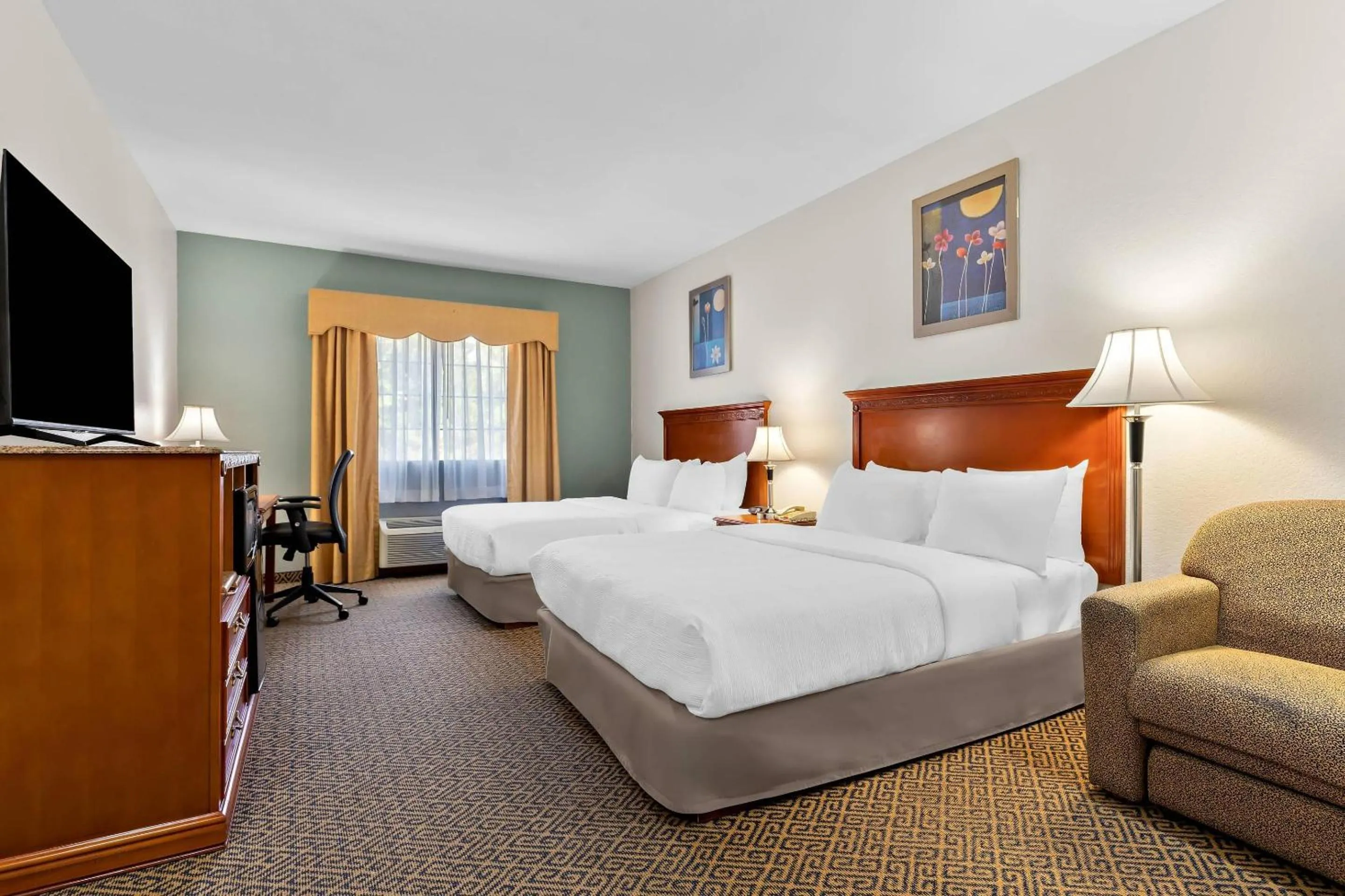 Bedroom, Bed in Quality Inn & Suites McAlester on Hwy 69