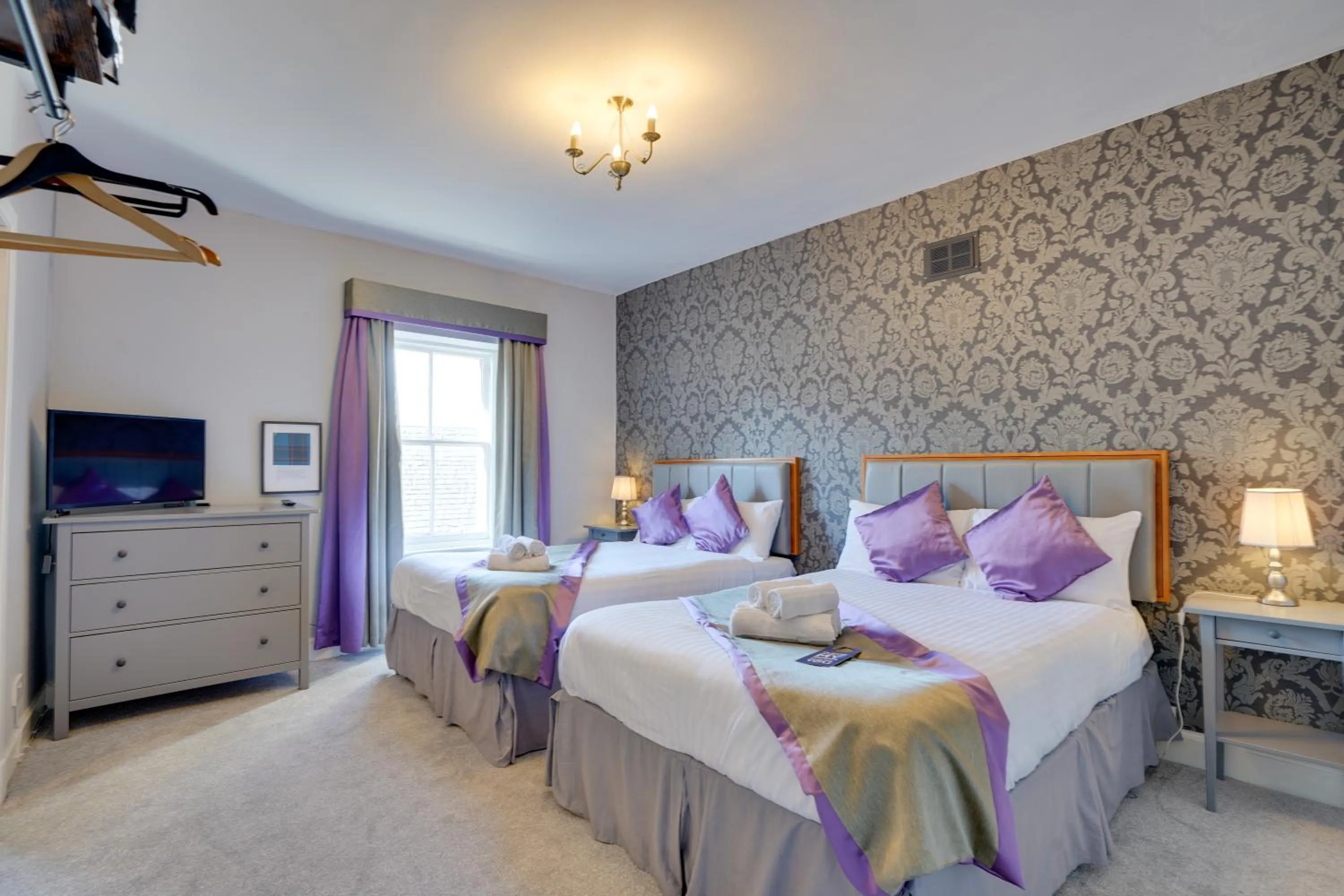 Bedroom, Bed in The County Hotel - Self Check-In, Ultra Fast WI-FI, Free Parking, Central Location