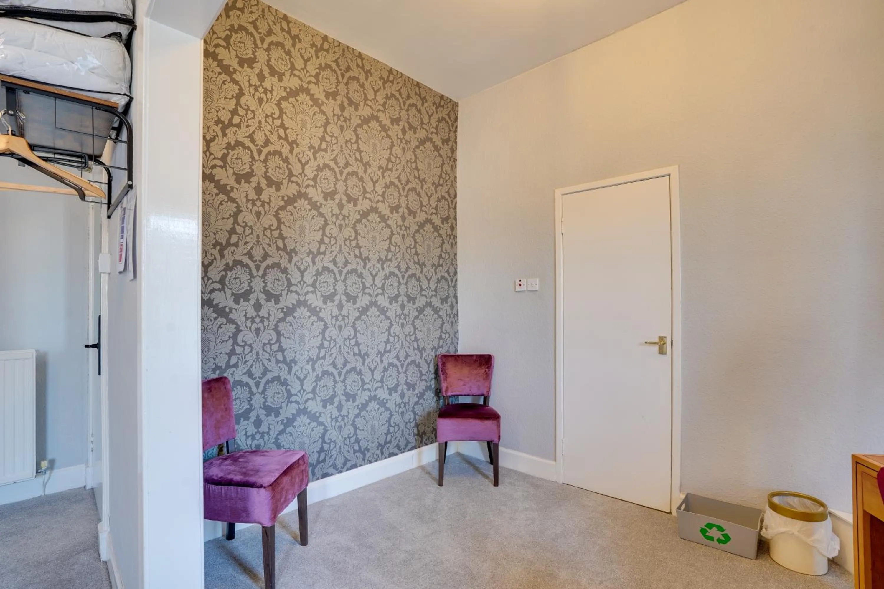 Seating area in The County Hotel - Self Check-In, Ultra Fast WI-FI, Free Parking, Central Location